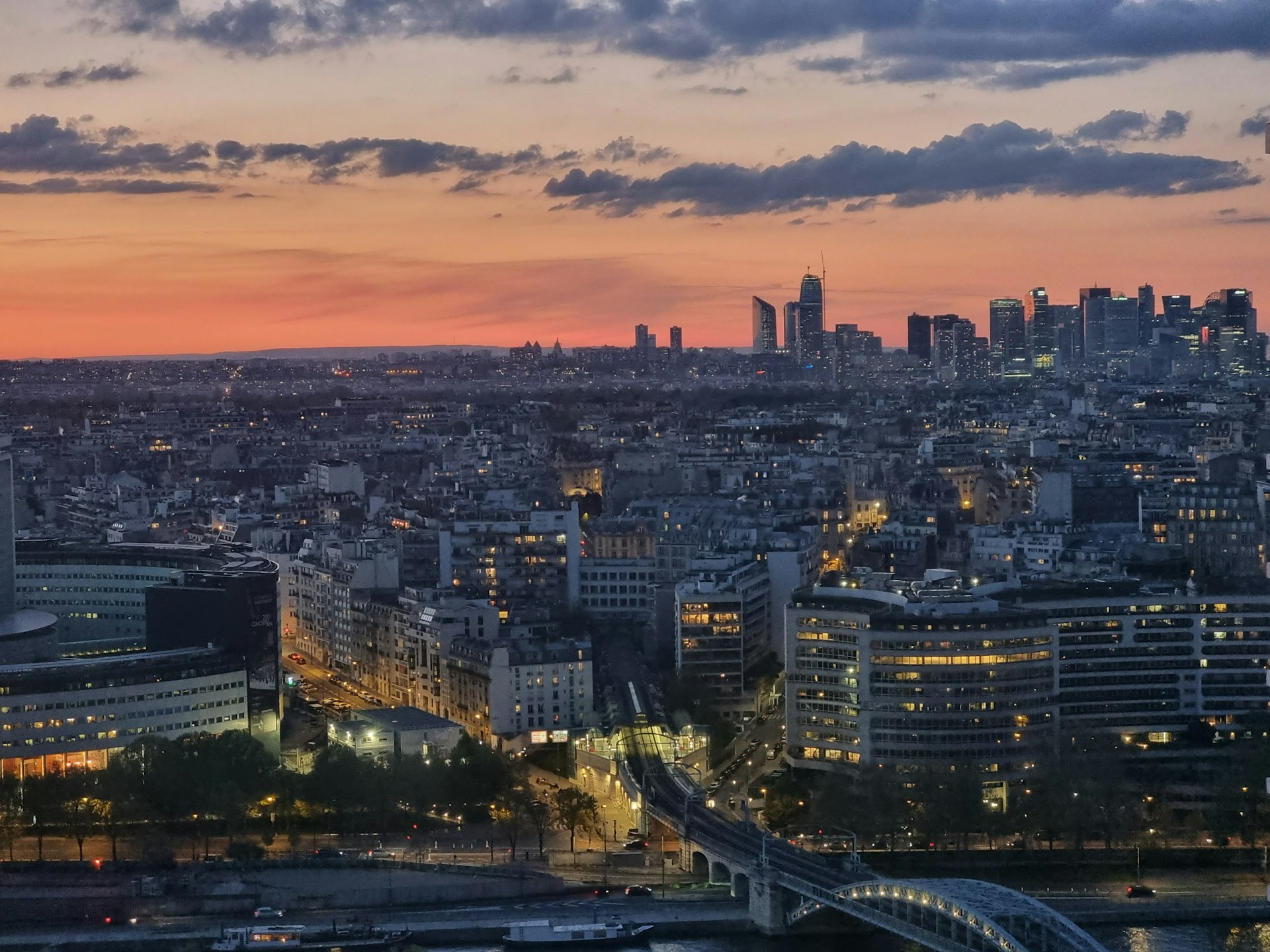 gray computer monitor