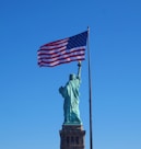 the statue of liberty is holding the american flag