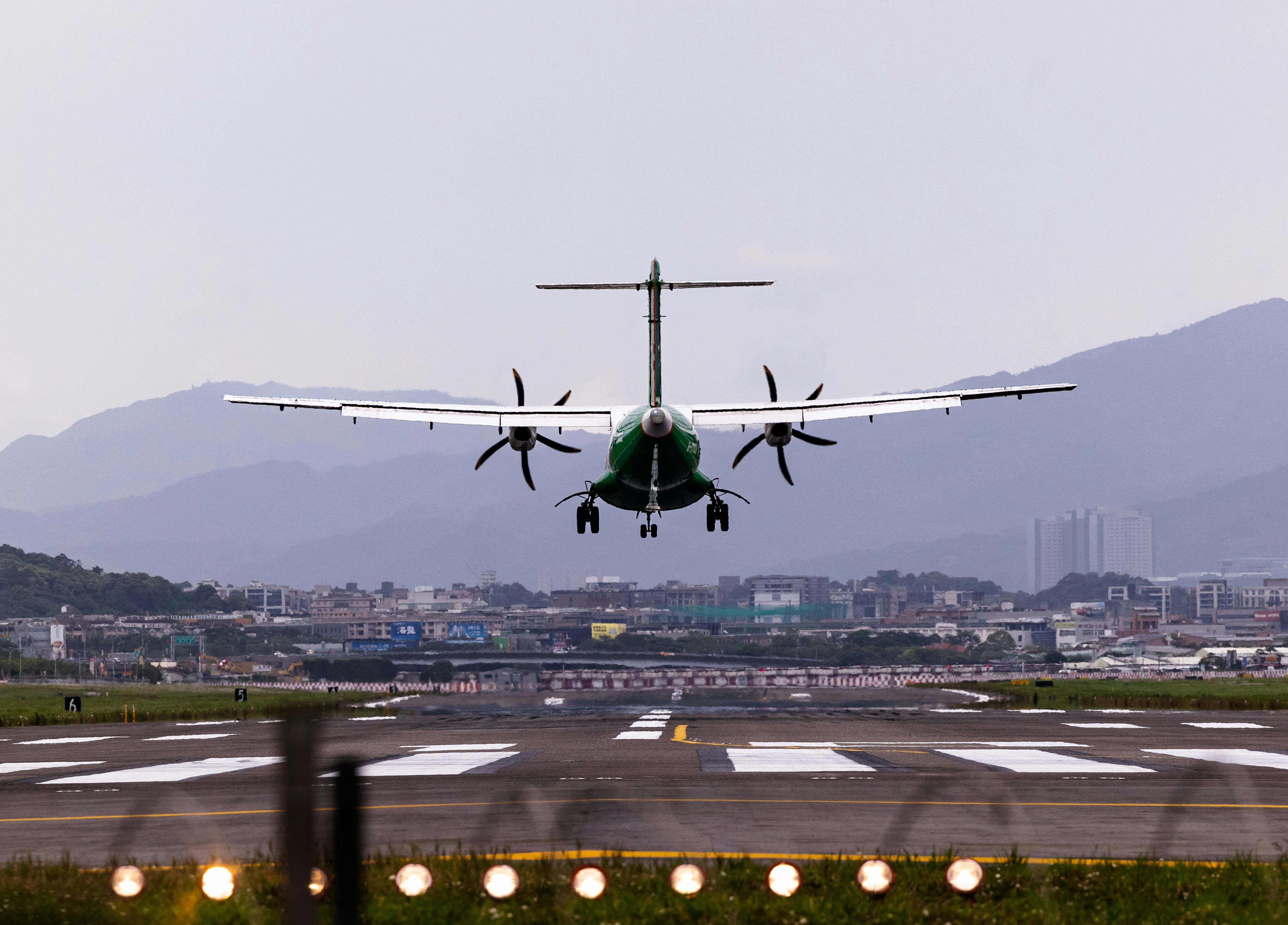 Alaska Air Group reinstaura su pronóstico anual por mejora en el tráfico de pasajeros, aunque prevé ganancias modestas para el 3T