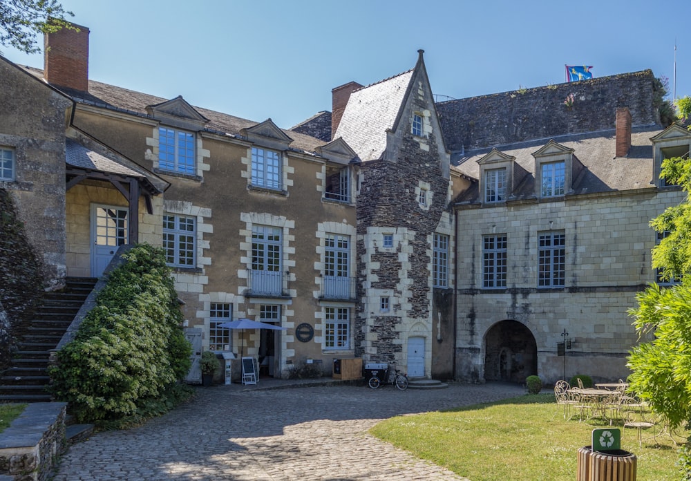 a large building with a lot of windows