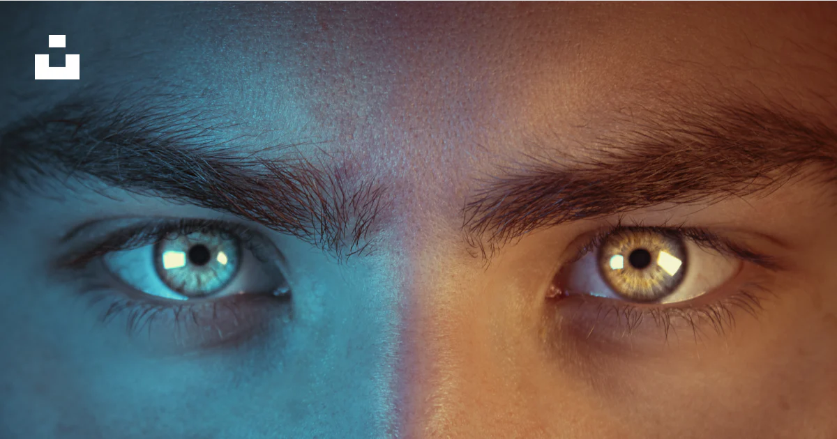Un visage d’homme avec deux yeux de couleurs différentes photo – Photo ...