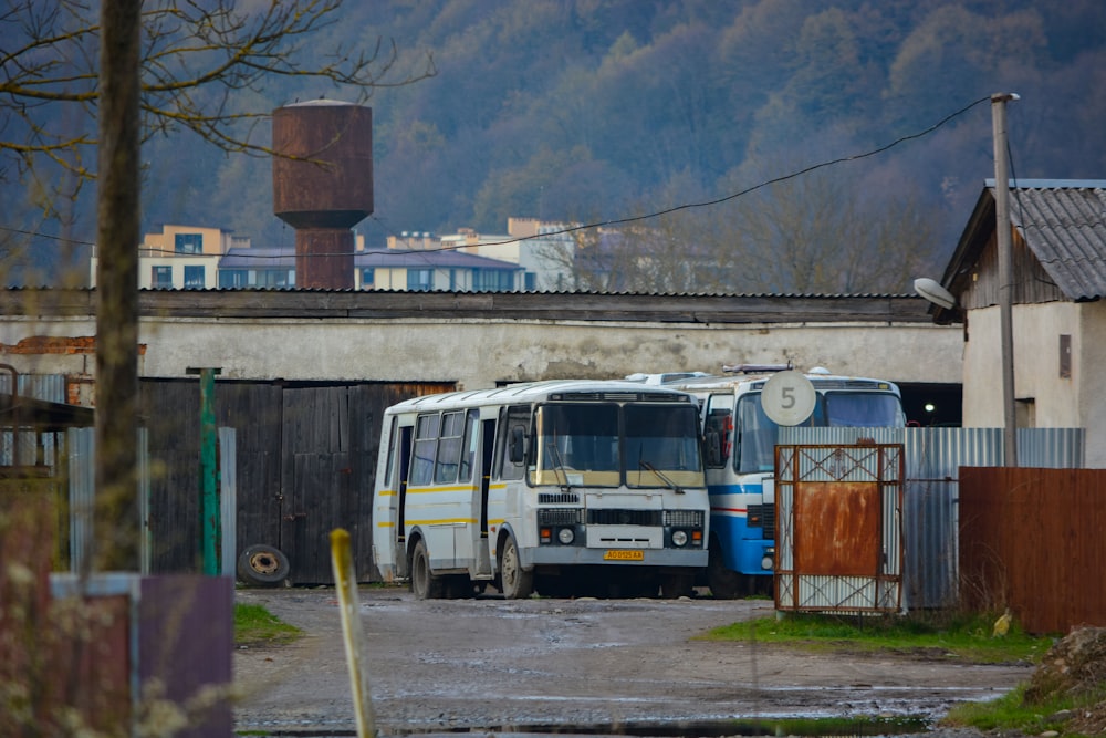 a bus is parked in front of a building