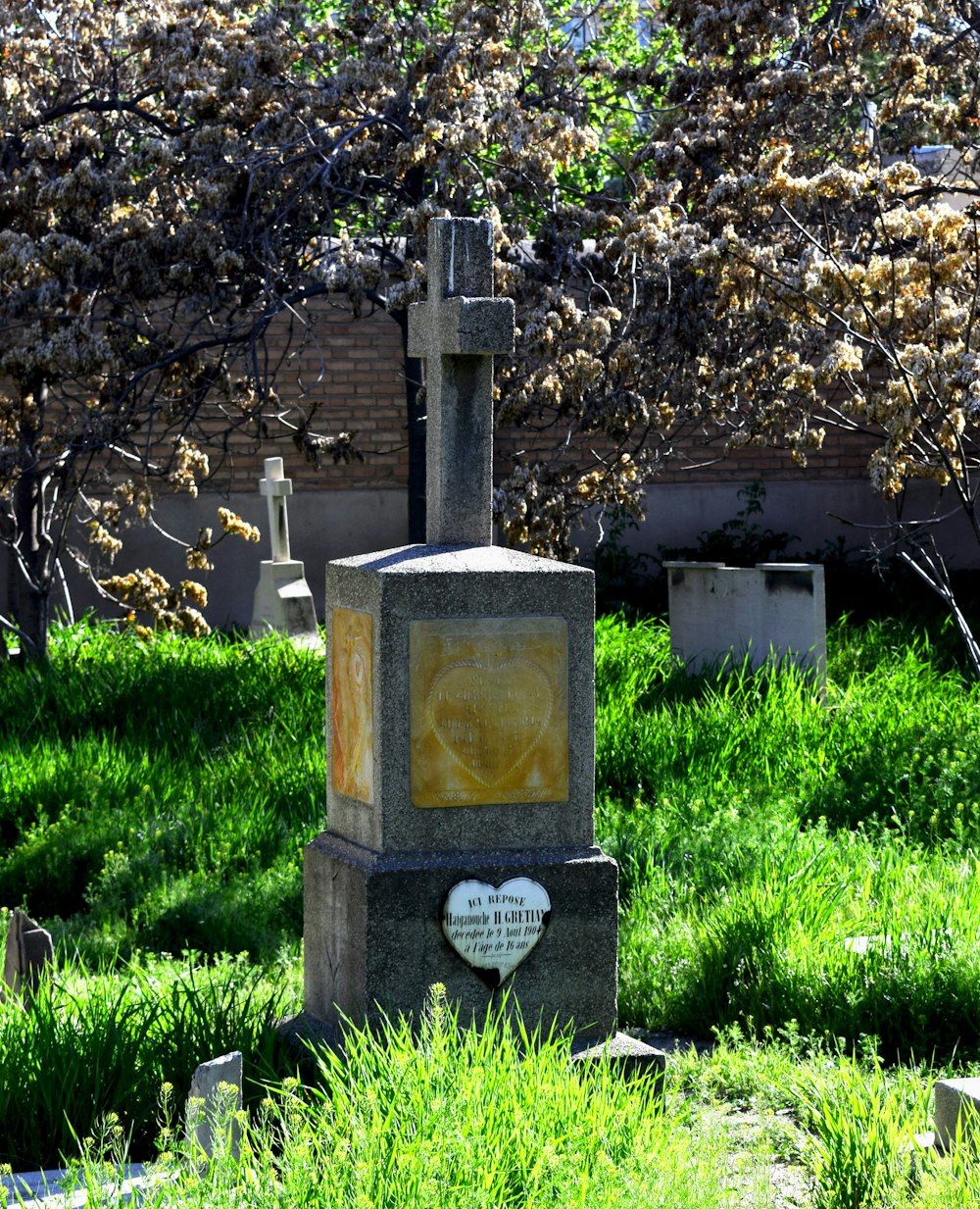 a grave with a heart on it in the grass