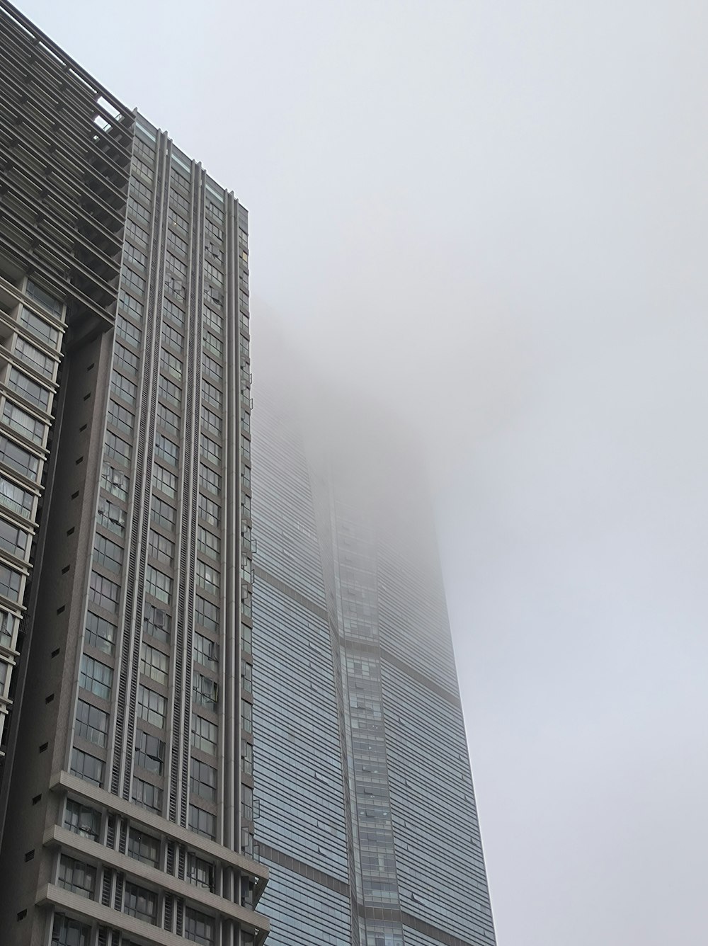 a very tall building with a very foggy sky in the background