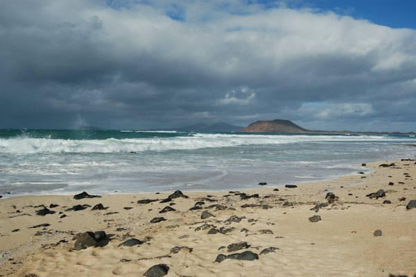 Waves breaking on a sandy beach — Fuerteventura, Spain