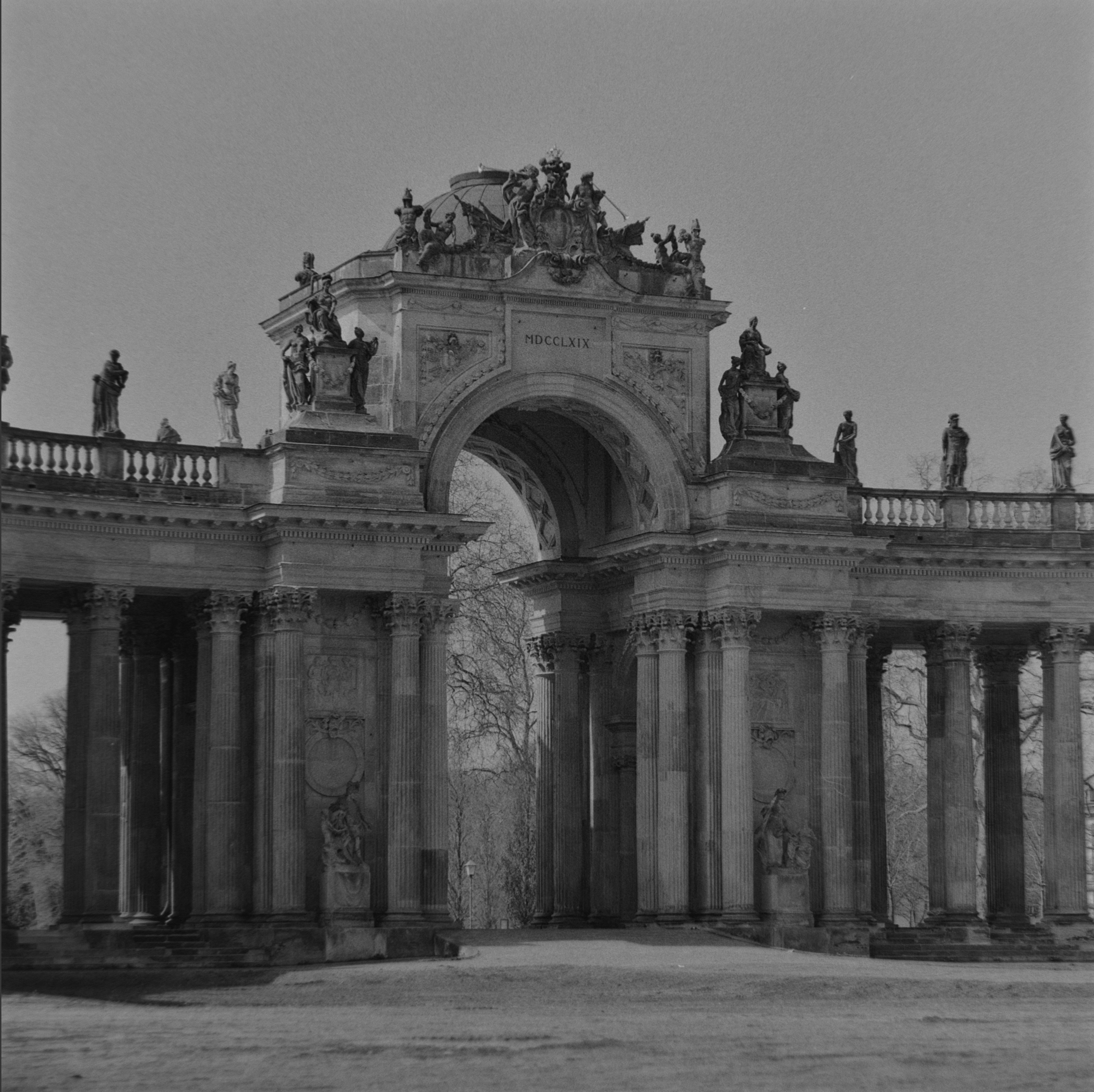 Der Aufgang zum Neuen Palais in Potsdam aufgenommen auf Film