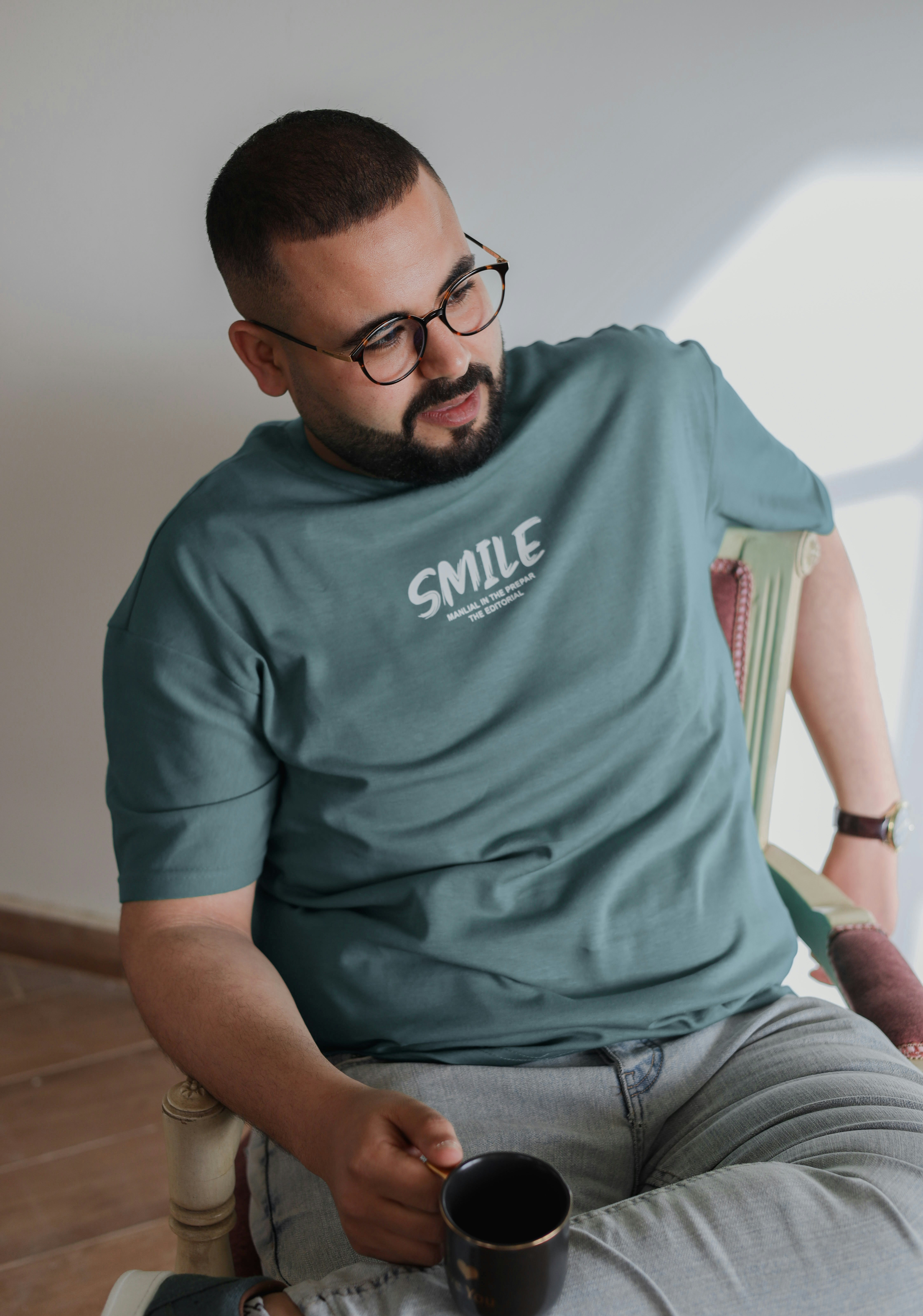 photo-1680908993382-cc3b8326fcb2?ixid=M3wxMjA3fDB8MXxzZWFyY2h8MTh8fHRyYXZlbCUyMGpva2UlMjBzd2VhdHNoaXJ0c3xlbnwwfHx8fDE3NTU5Mzk4NTV8MA\u0026ixlib=rb-4.1.0