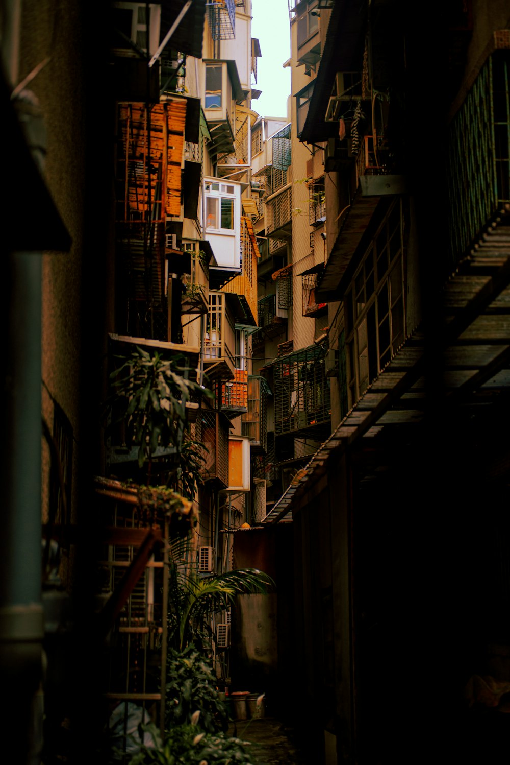 a narrow alley way in a city with lots of buildings