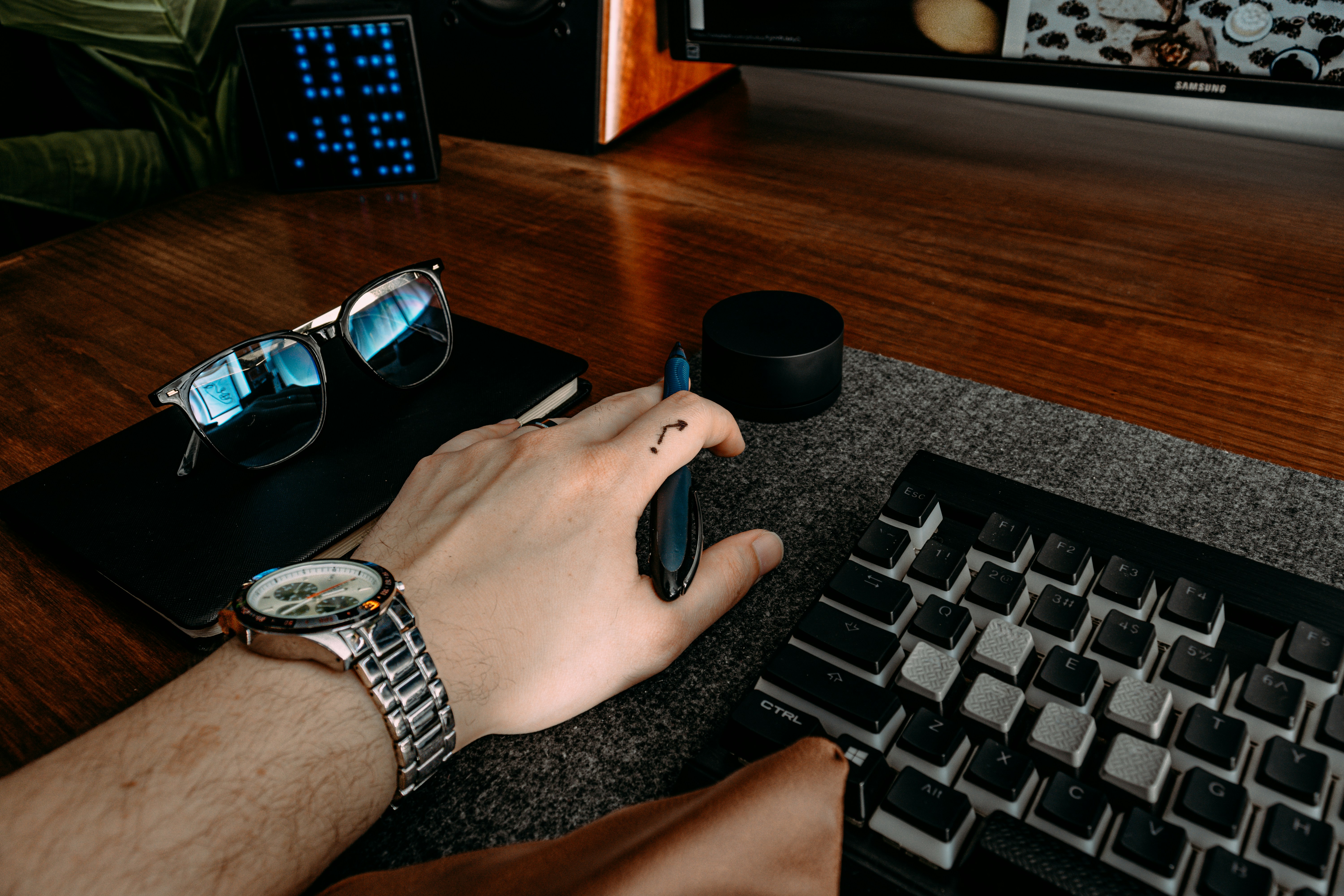 AI writing tool generating email content