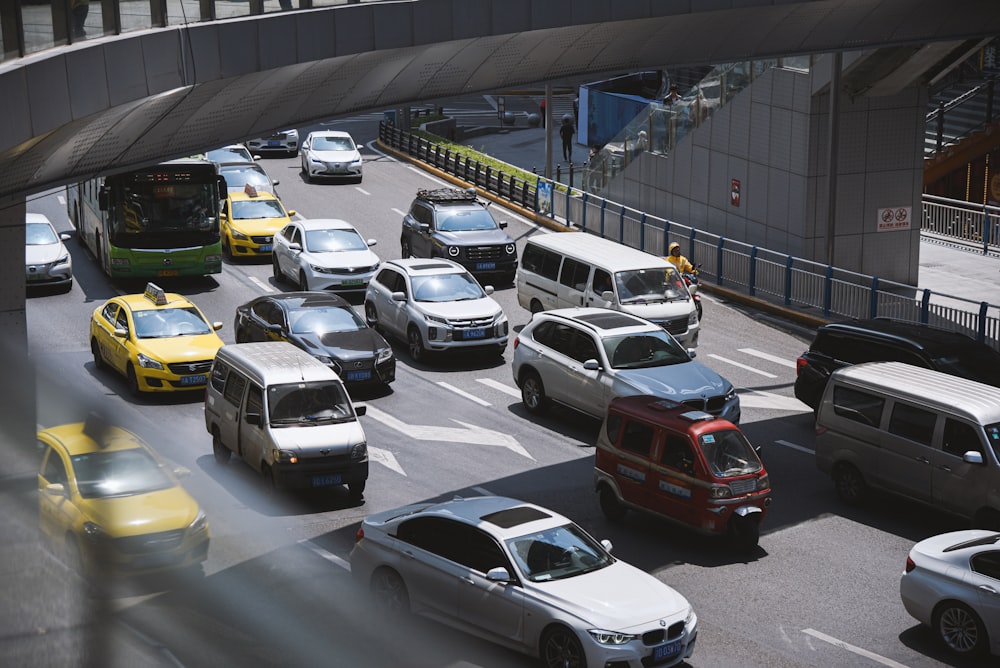 a busy city street filled with lots of traffic