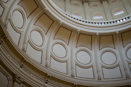 the ceiling of a building with a circular ceiling