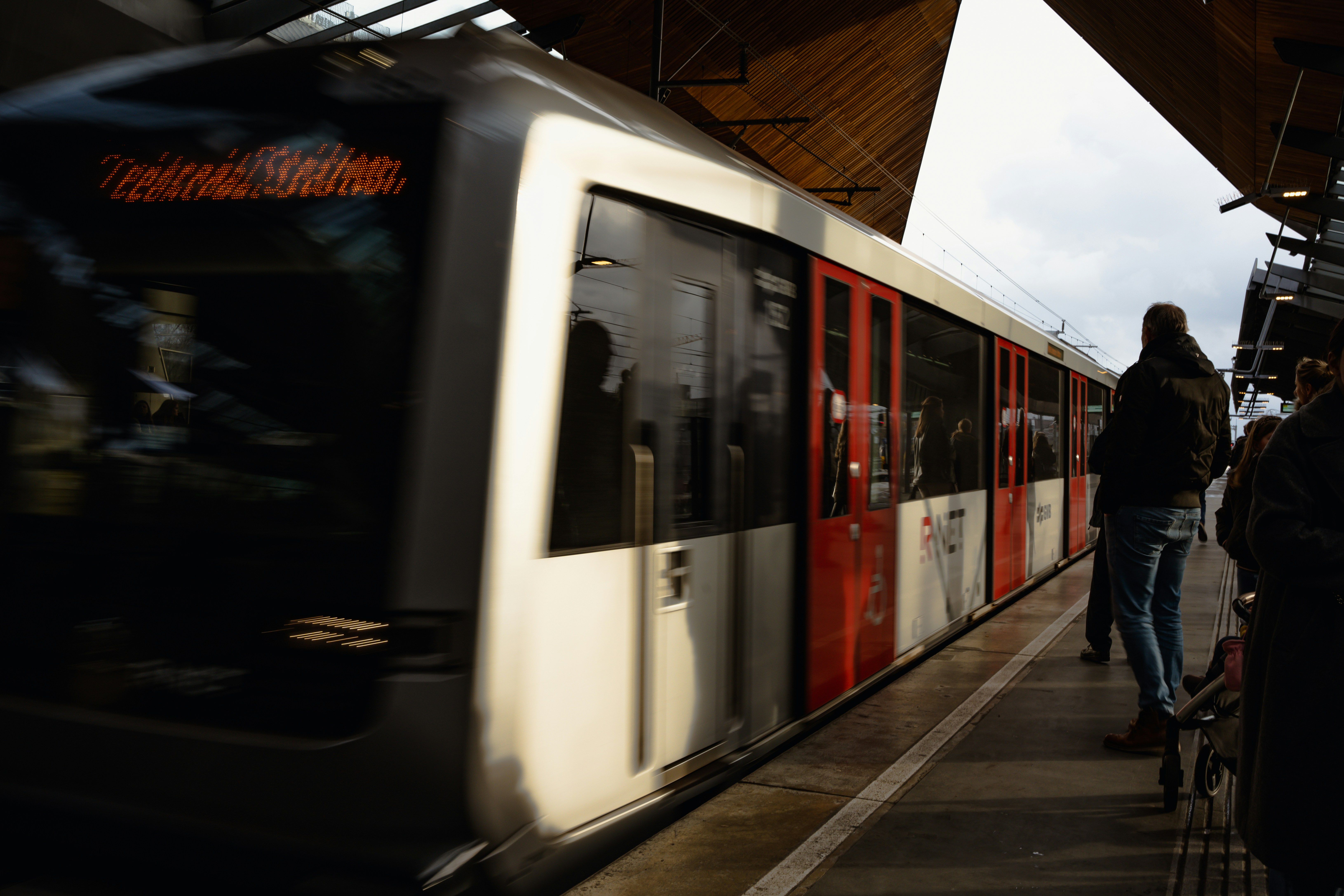 Photo by winstontjia