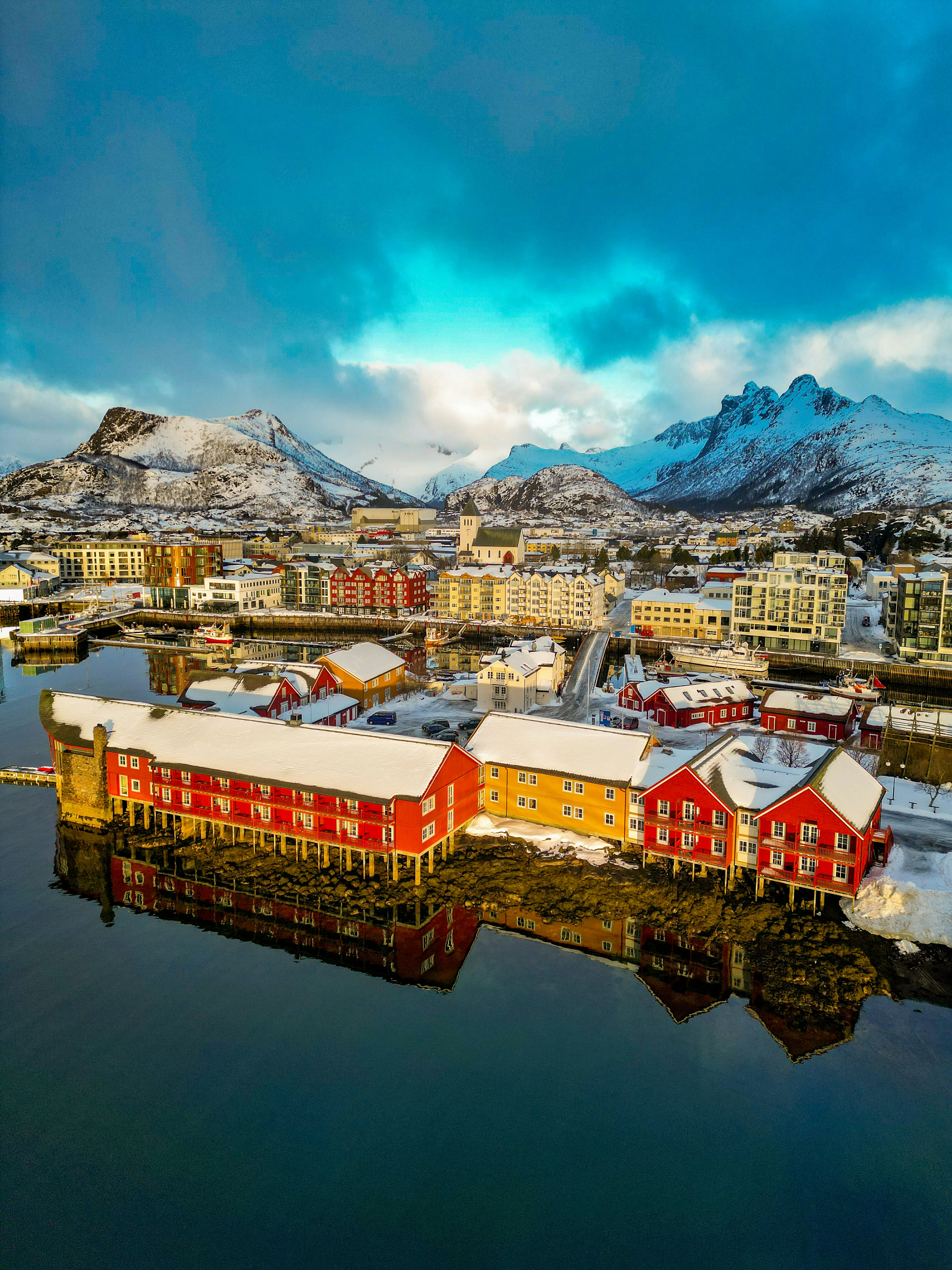 Photo by danieldiemer