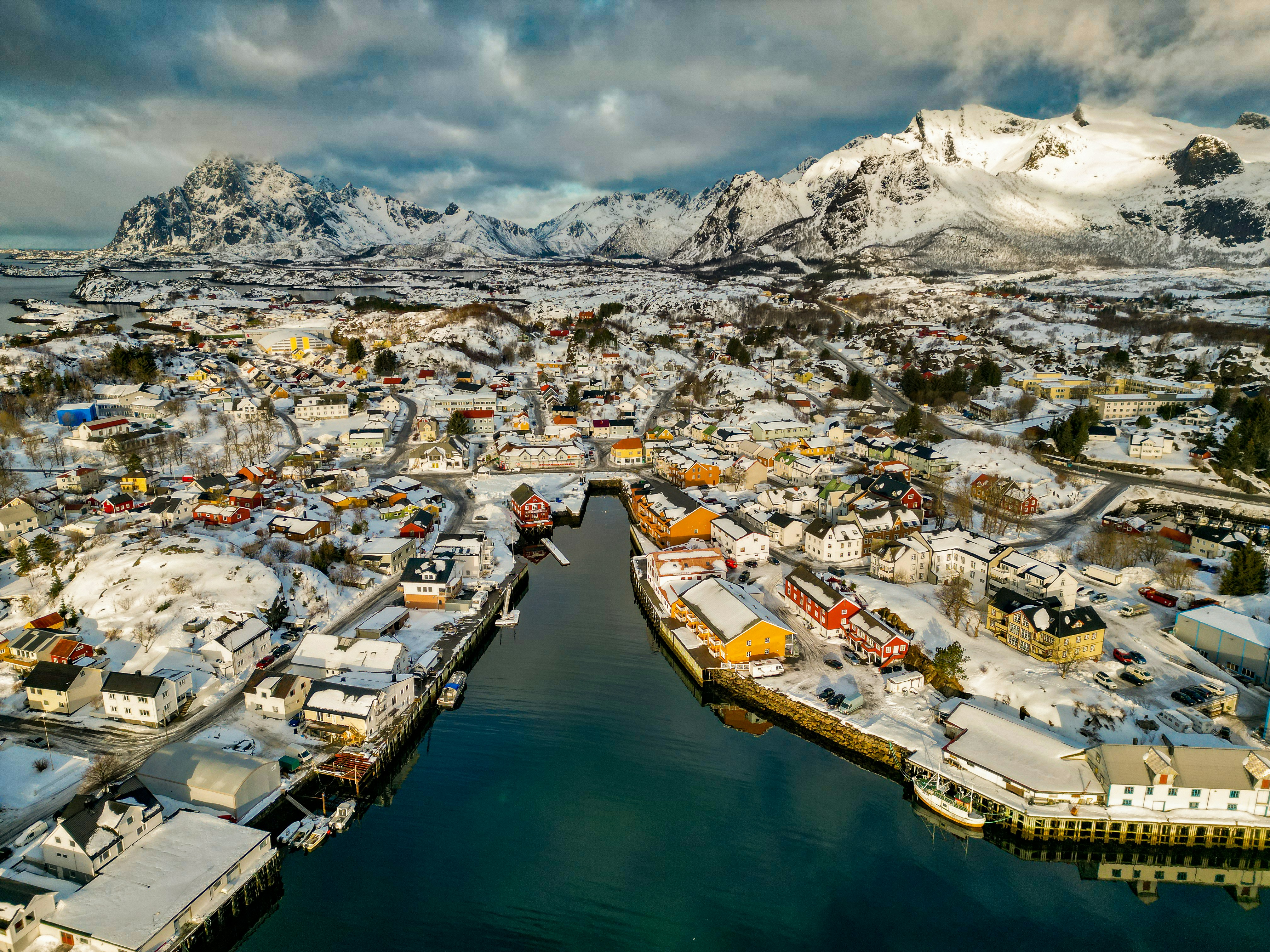 Photo by danieldiemer