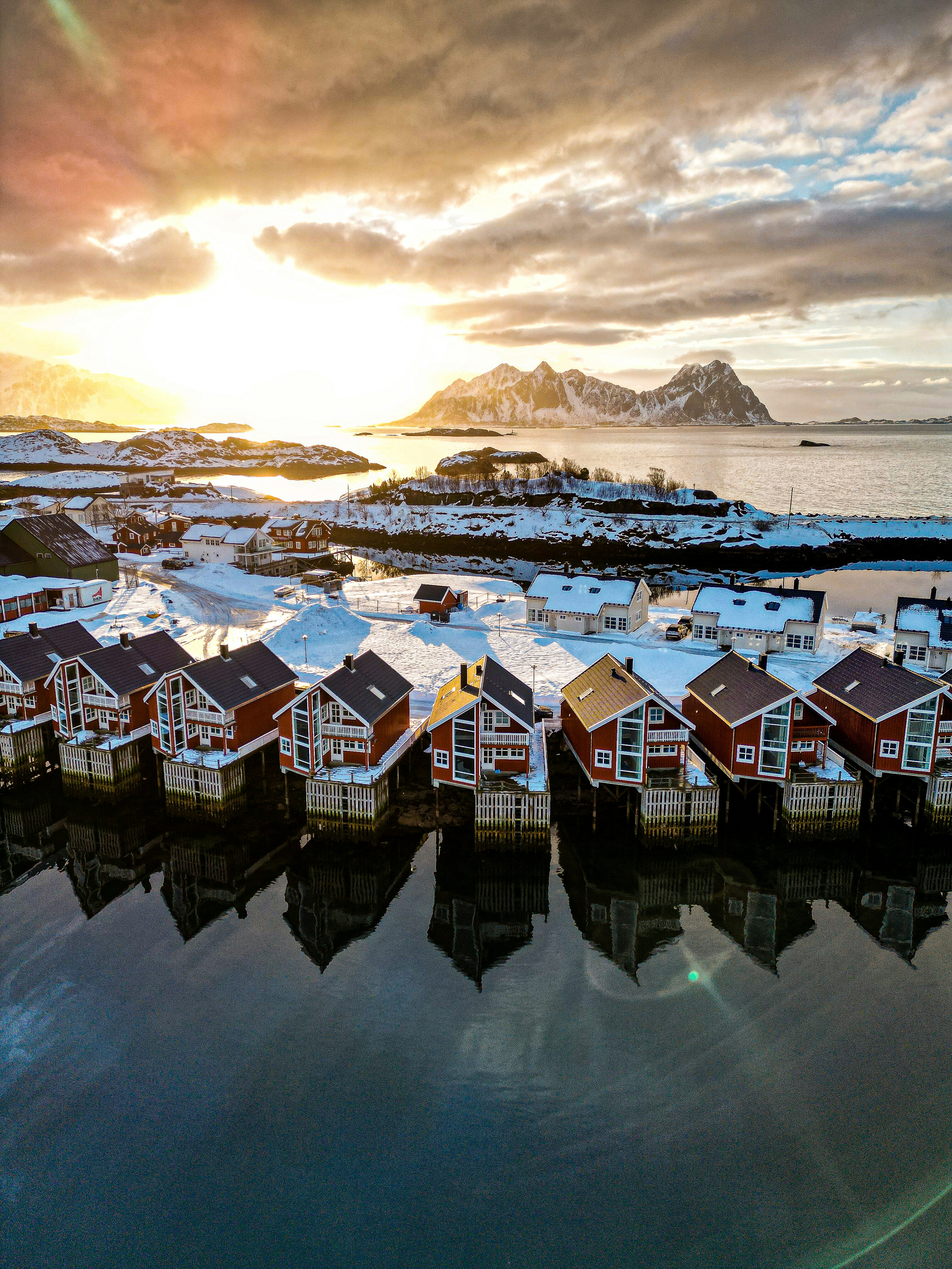 Photo by danieldiemer