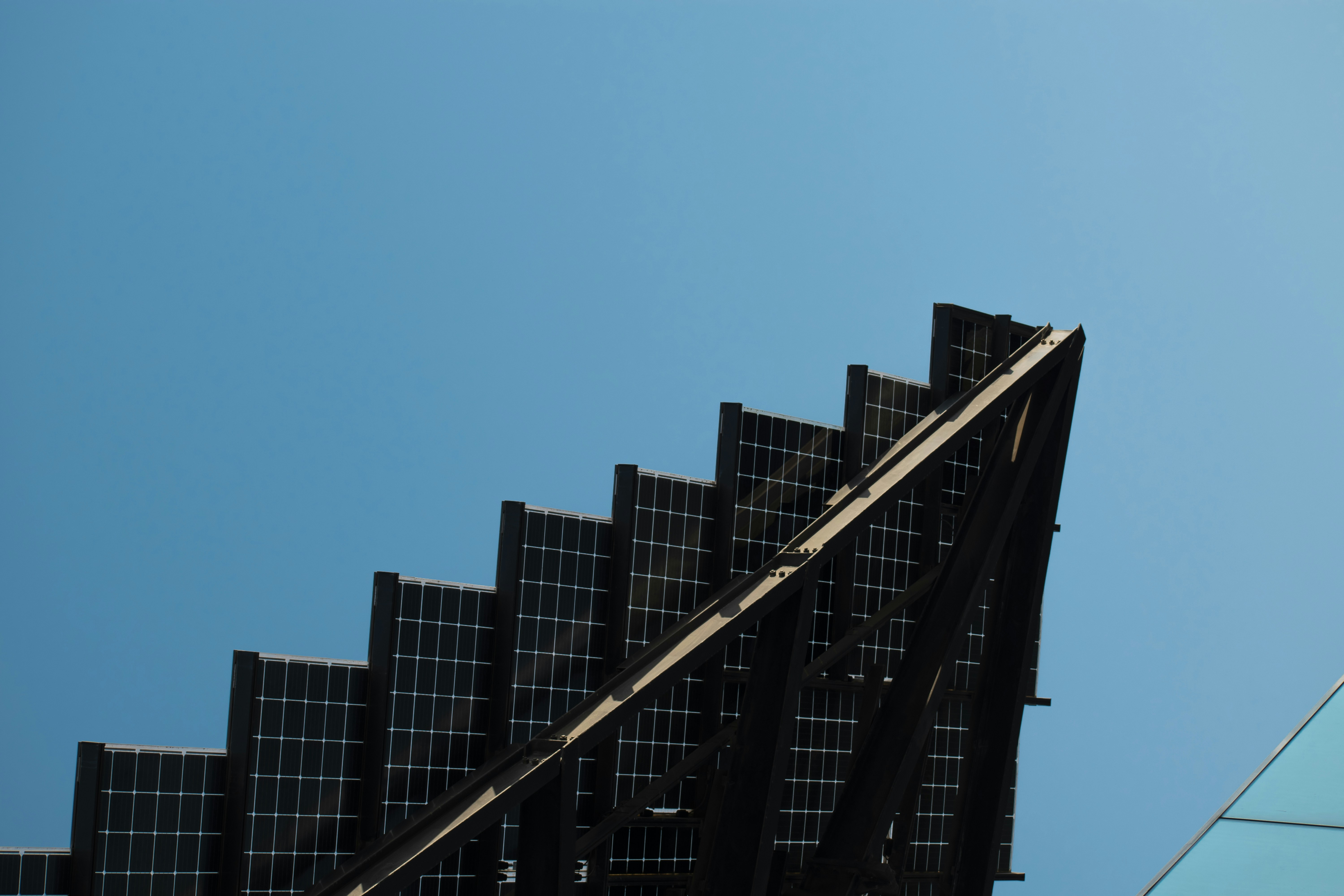 住宅建築中の太陽光発電工事タイミングは？最適な施工スケジュール関連画像