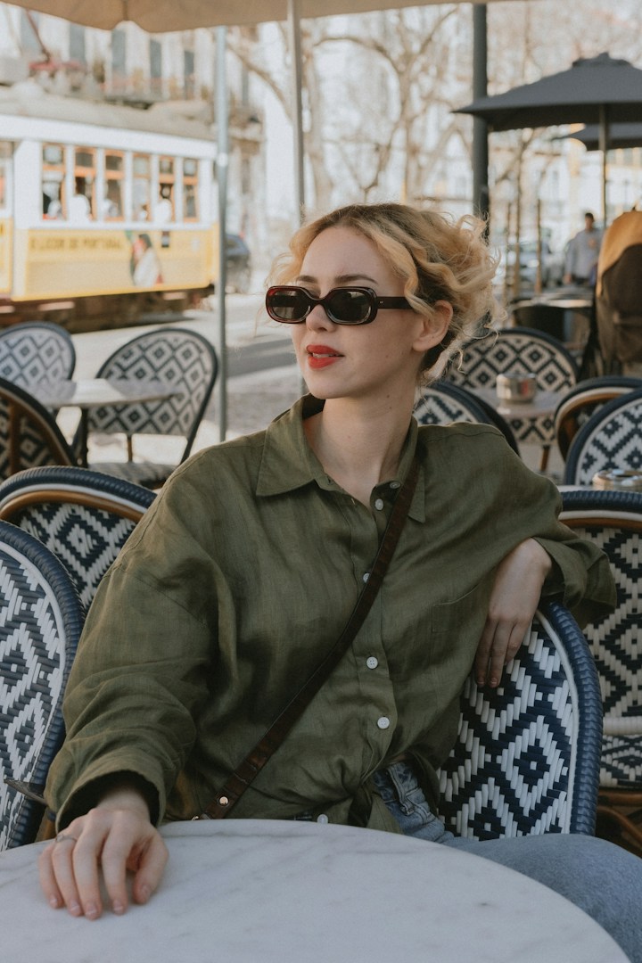 Woman smiling on a Paris street near Notre-Dame Cathedral — tips for sounding French and mastering casual French pronunciation