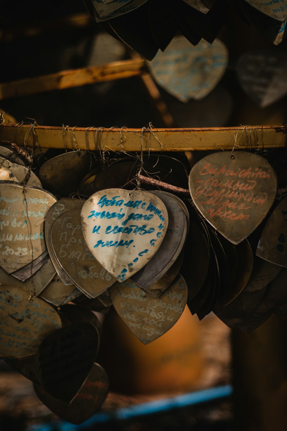 a bunch of hearts hanging from a pole