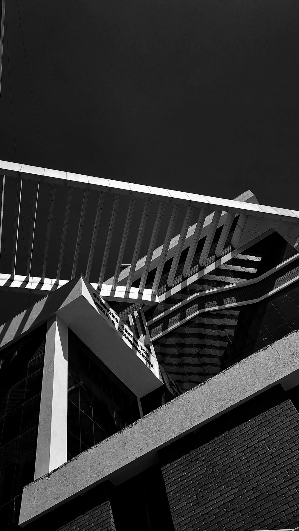 a black and white photo of a building