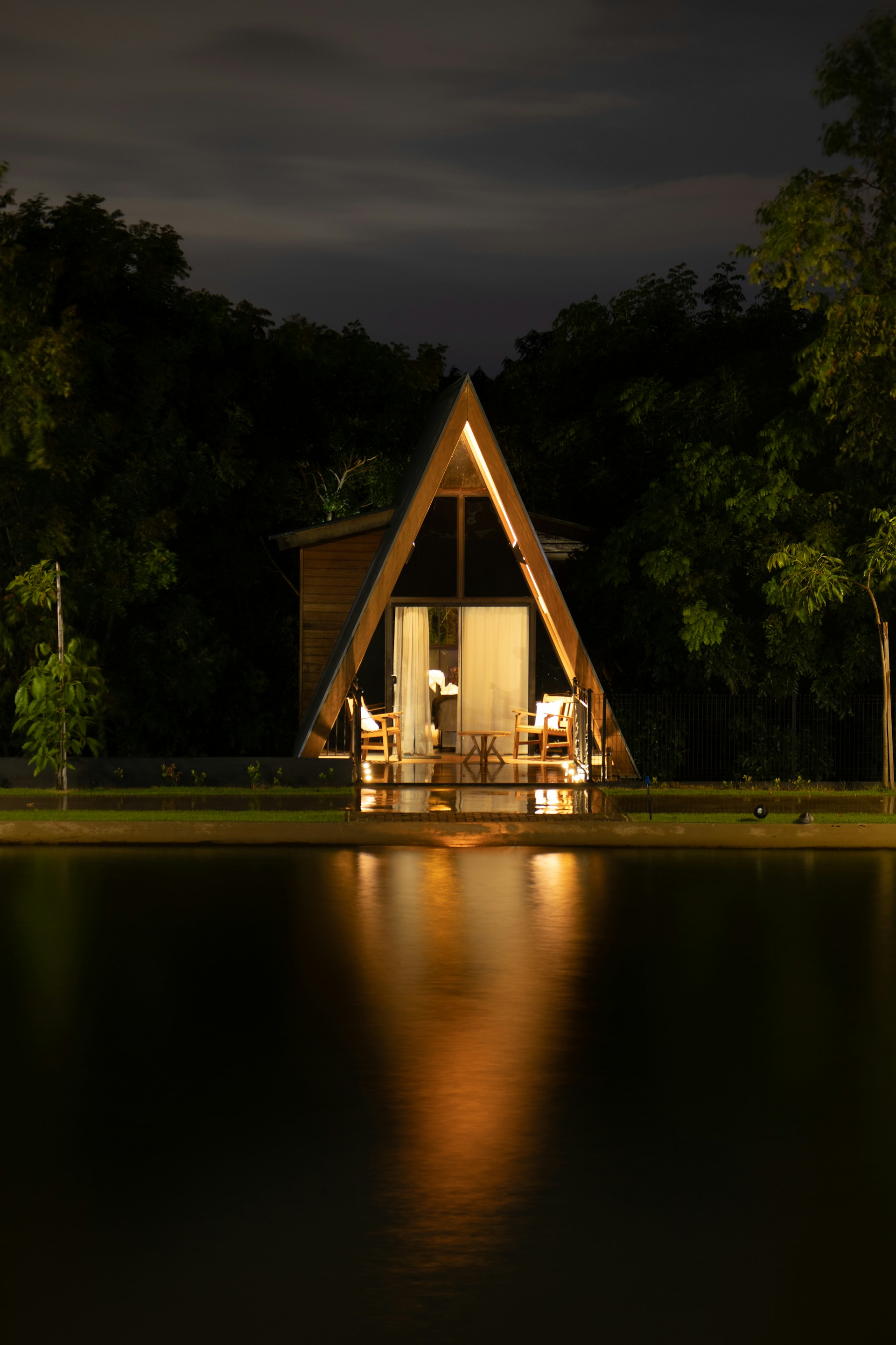 gray computer monitor