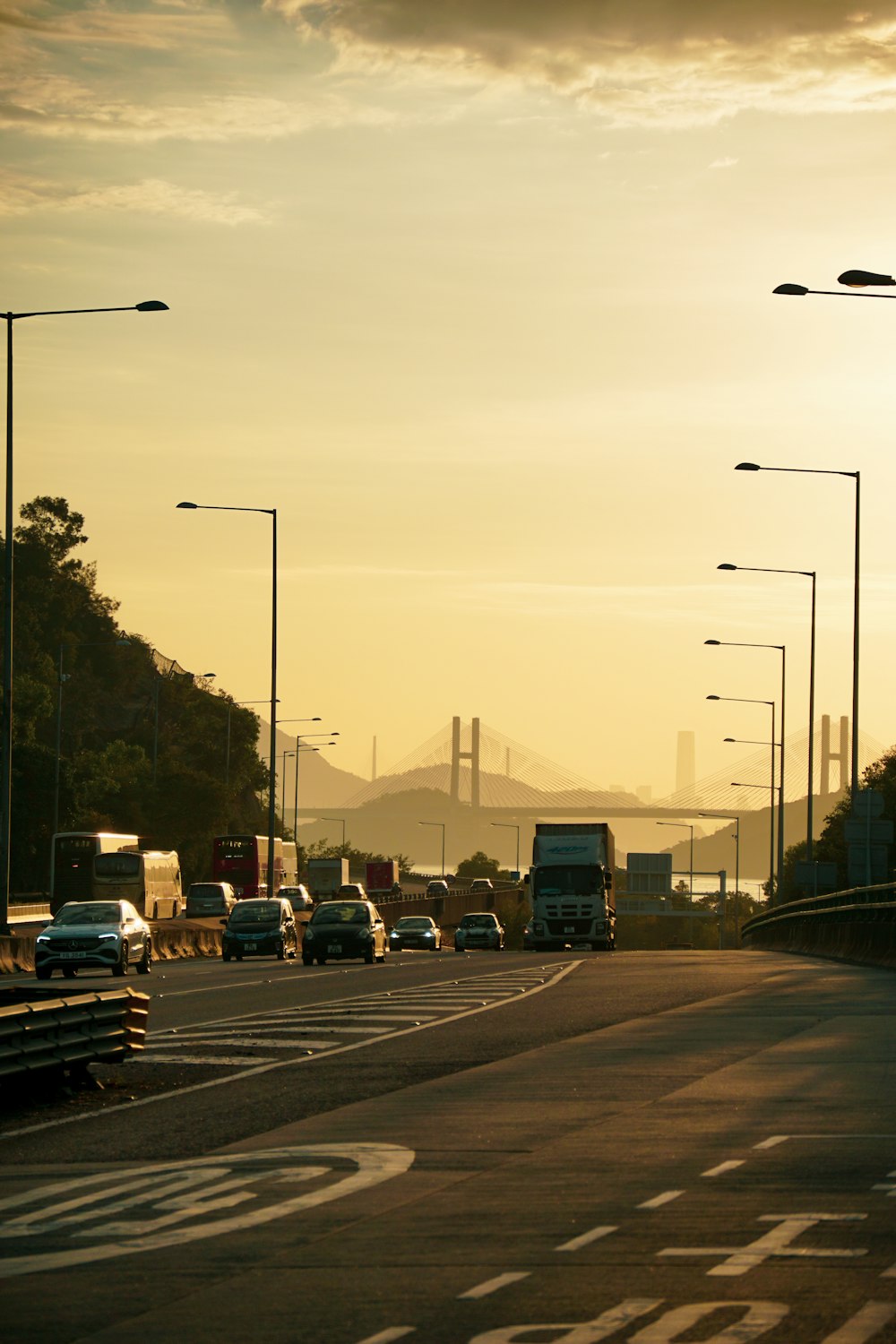 a street filled with lots of traffic next to a bridge