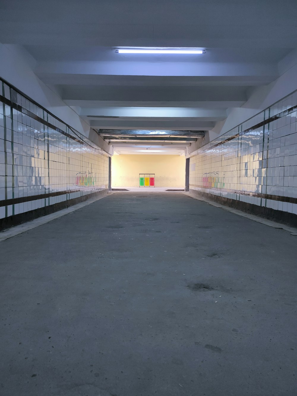 an empty parking garage with no one in it