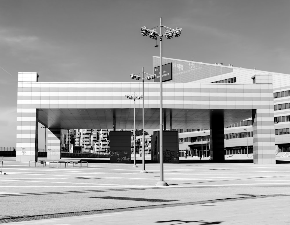 a black and white photo of a building