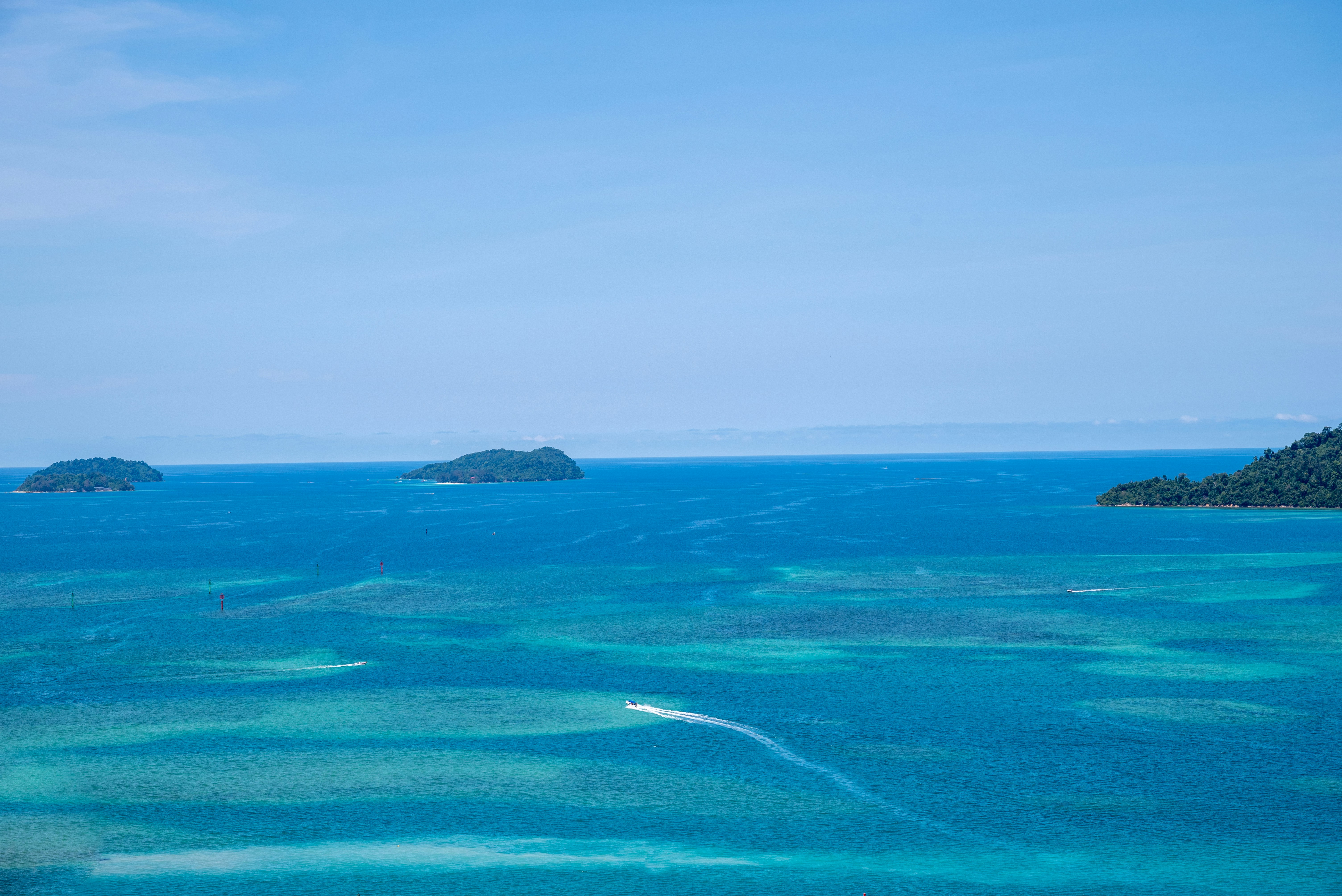 Une île au milieu d’un plan d’eau