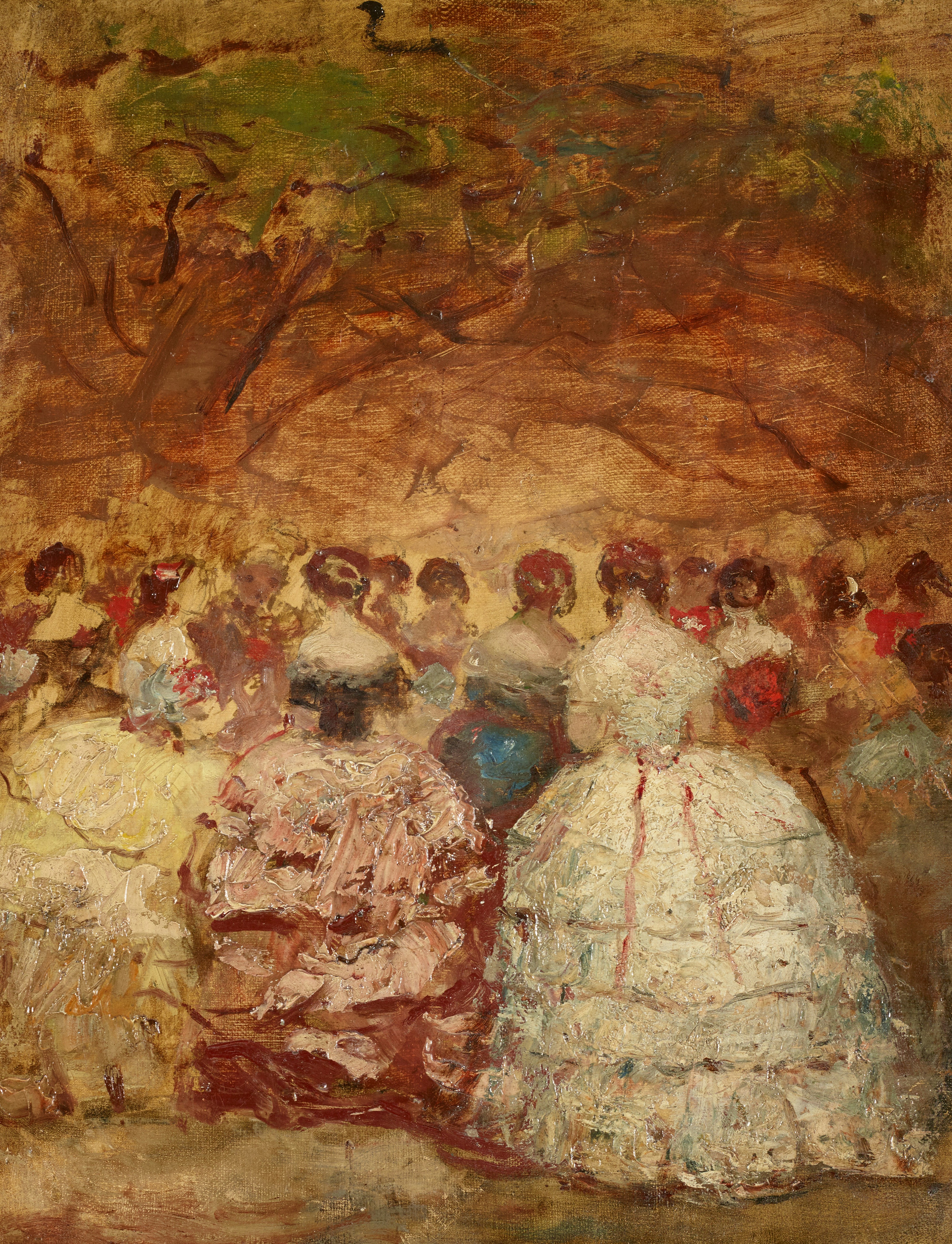 Des personnes en tenue de cérémonie se rassemblaient à l’extérieur