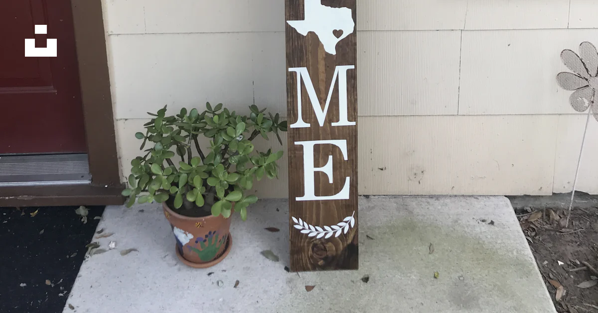 A wooden welcome sign sitting in front of a house photo – Free Plant ...