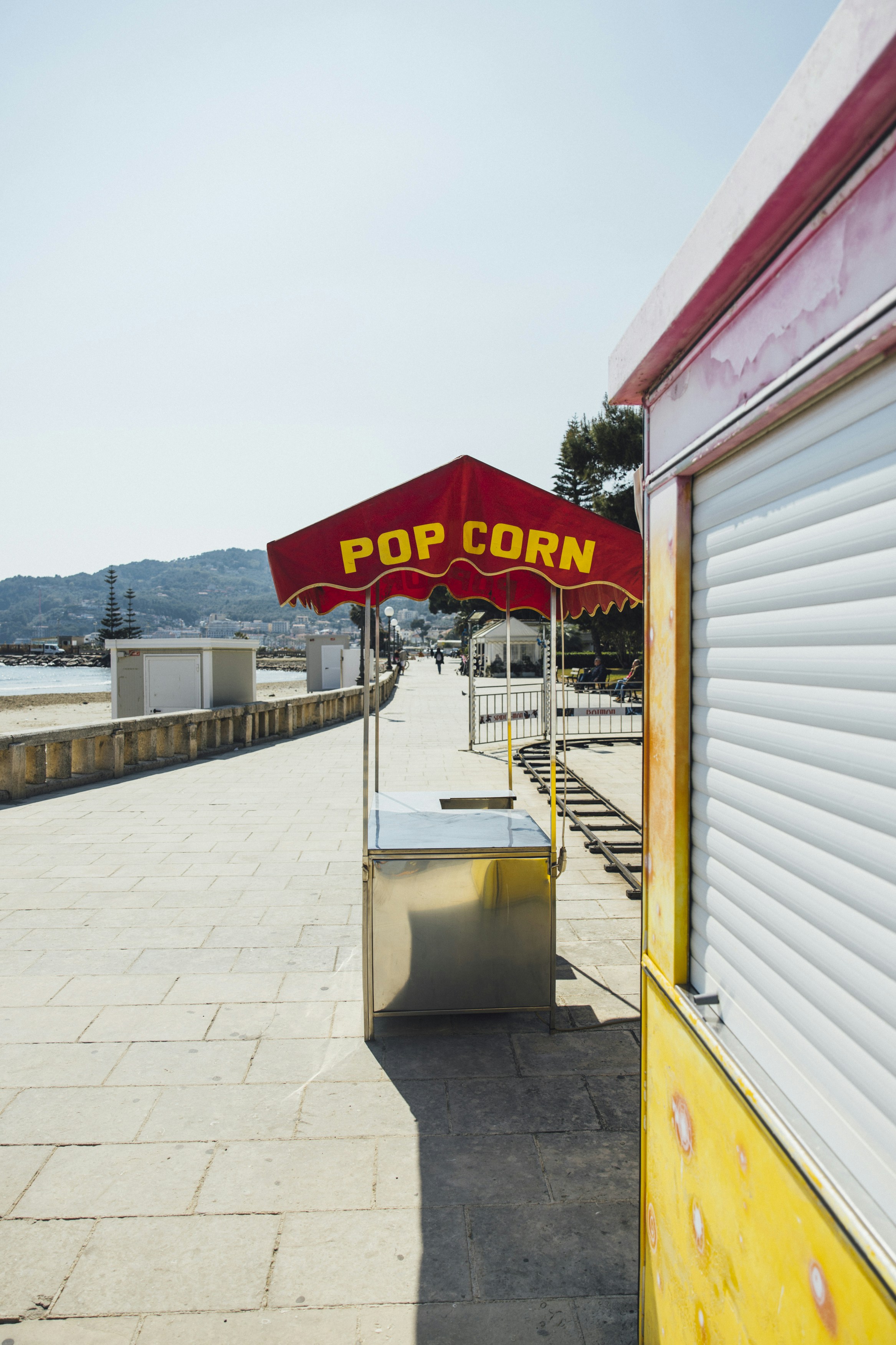 stand pop corn di pinggir jalan