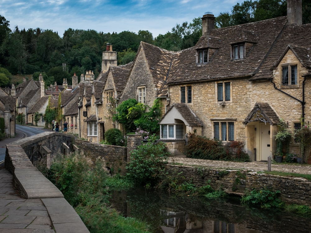 a row of houses next to a river