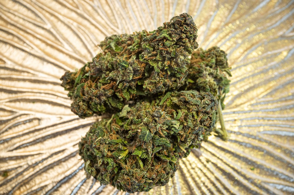 a pile of marijuana sitting on top of a metal plate