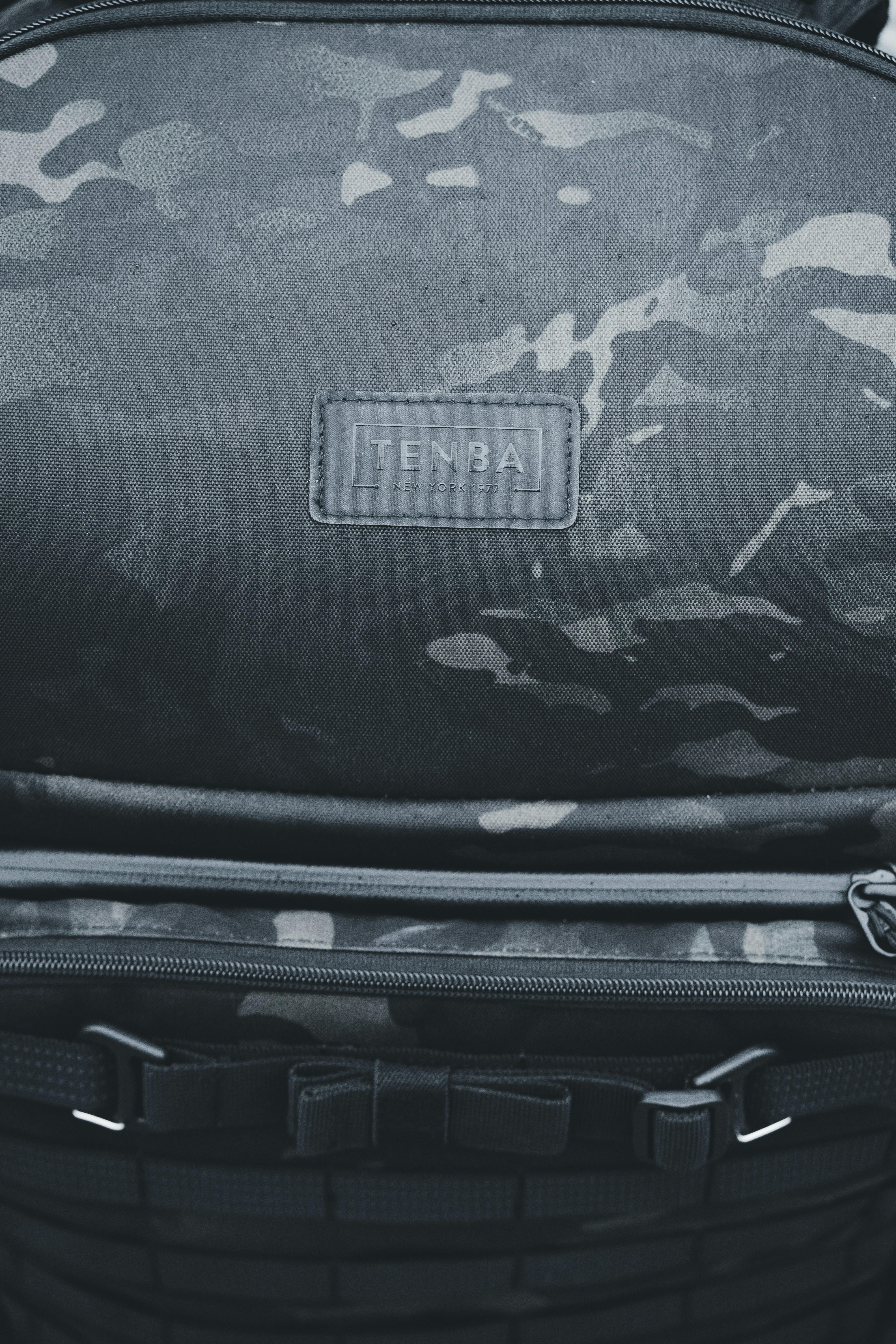 a black and white photo of a piece of luggage