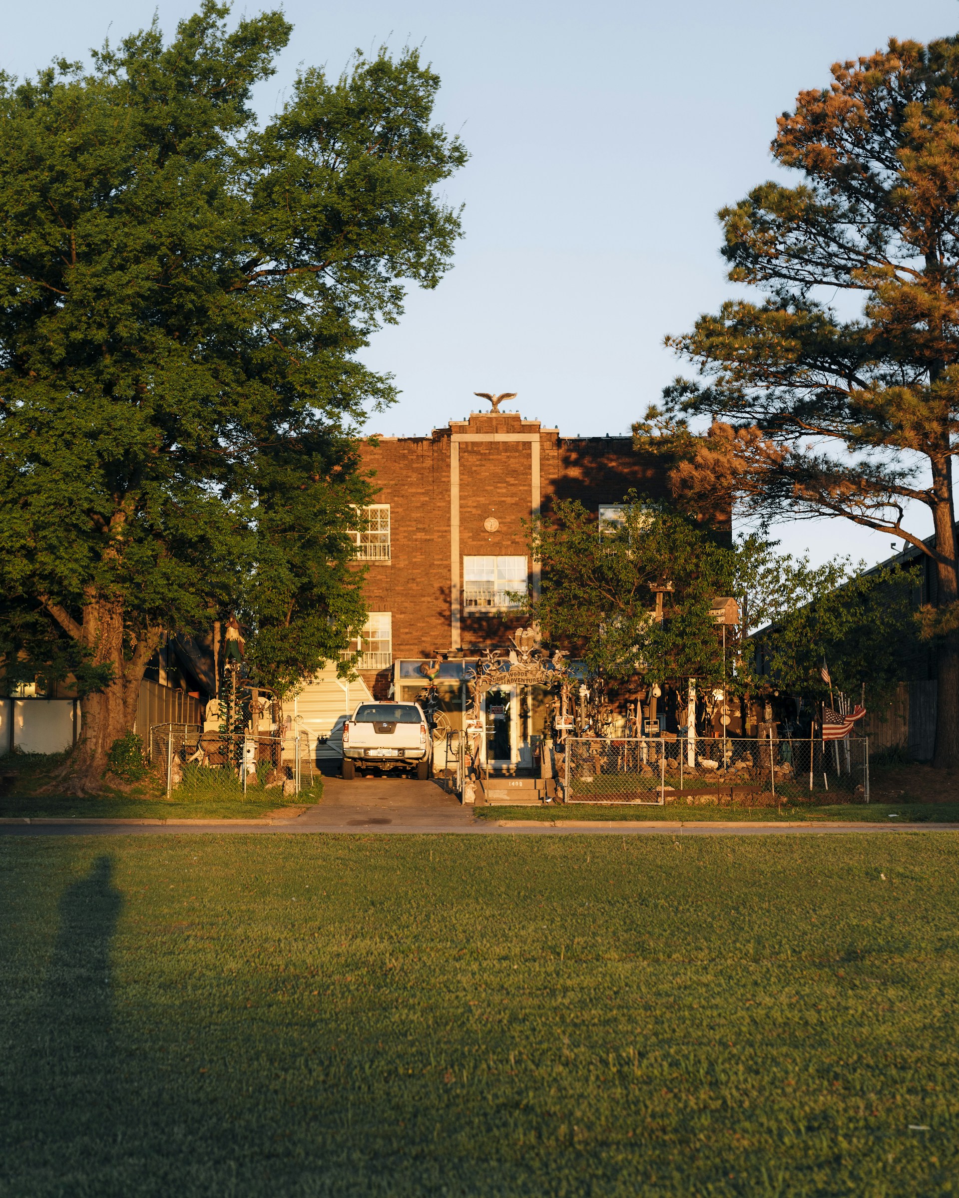 gray computer monitor