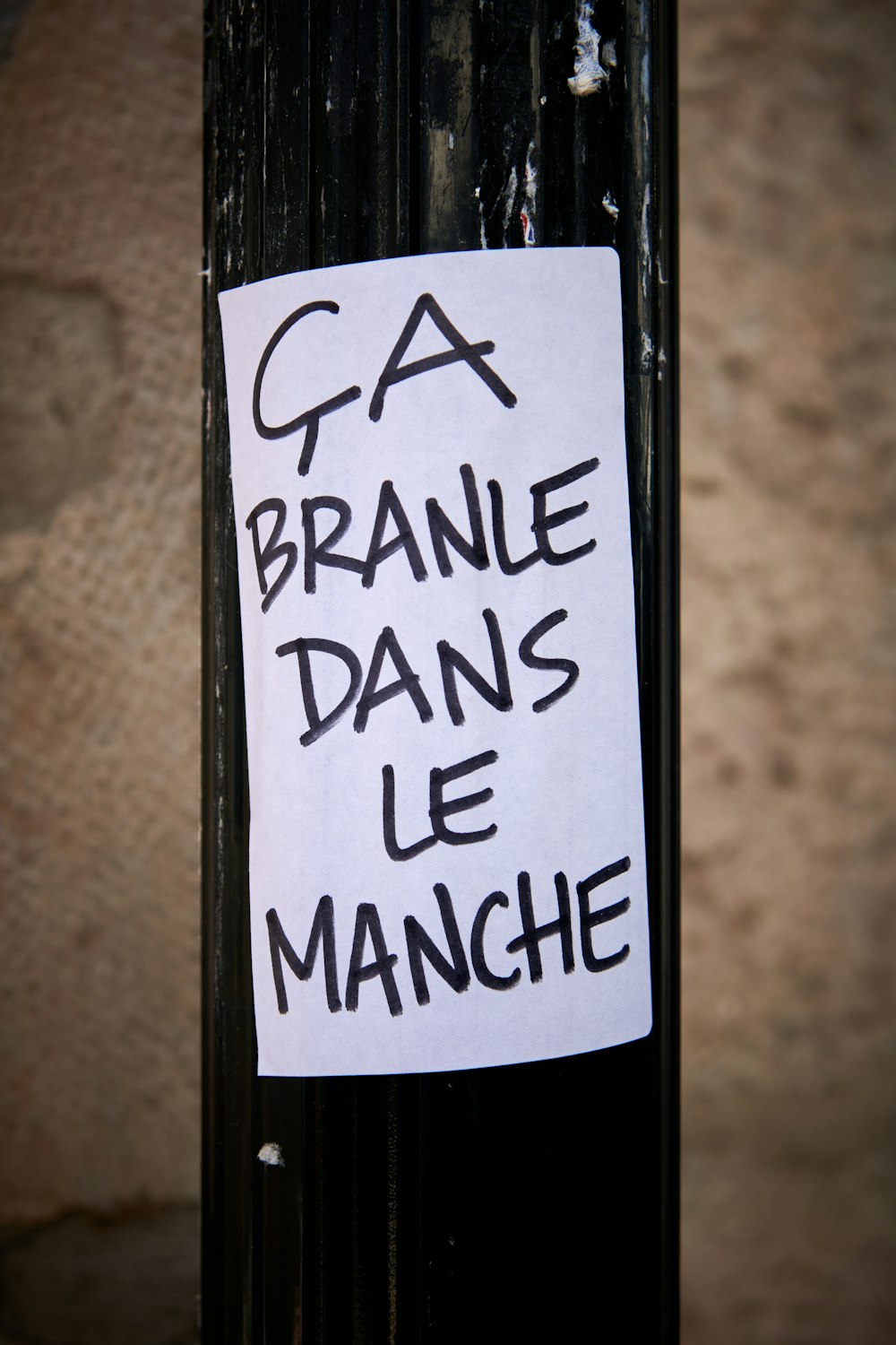 a sign on a pole that says ga brane dan's le manche