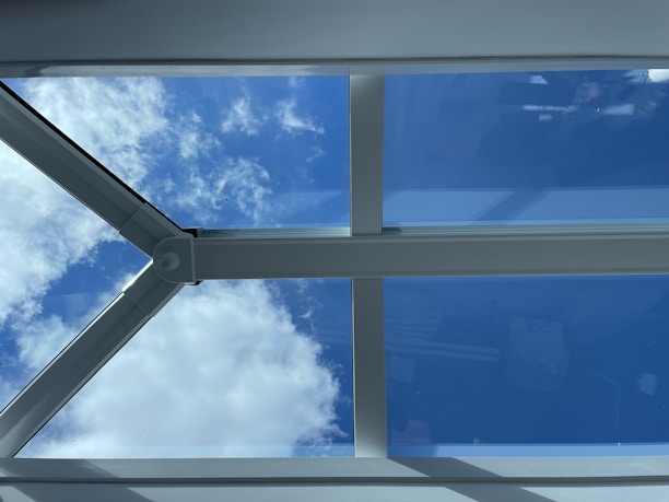 Screenshot of Marble Sky’s cloud dashboard with blue-themed interface and live video feature.