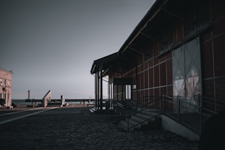 a black and white photo of a building