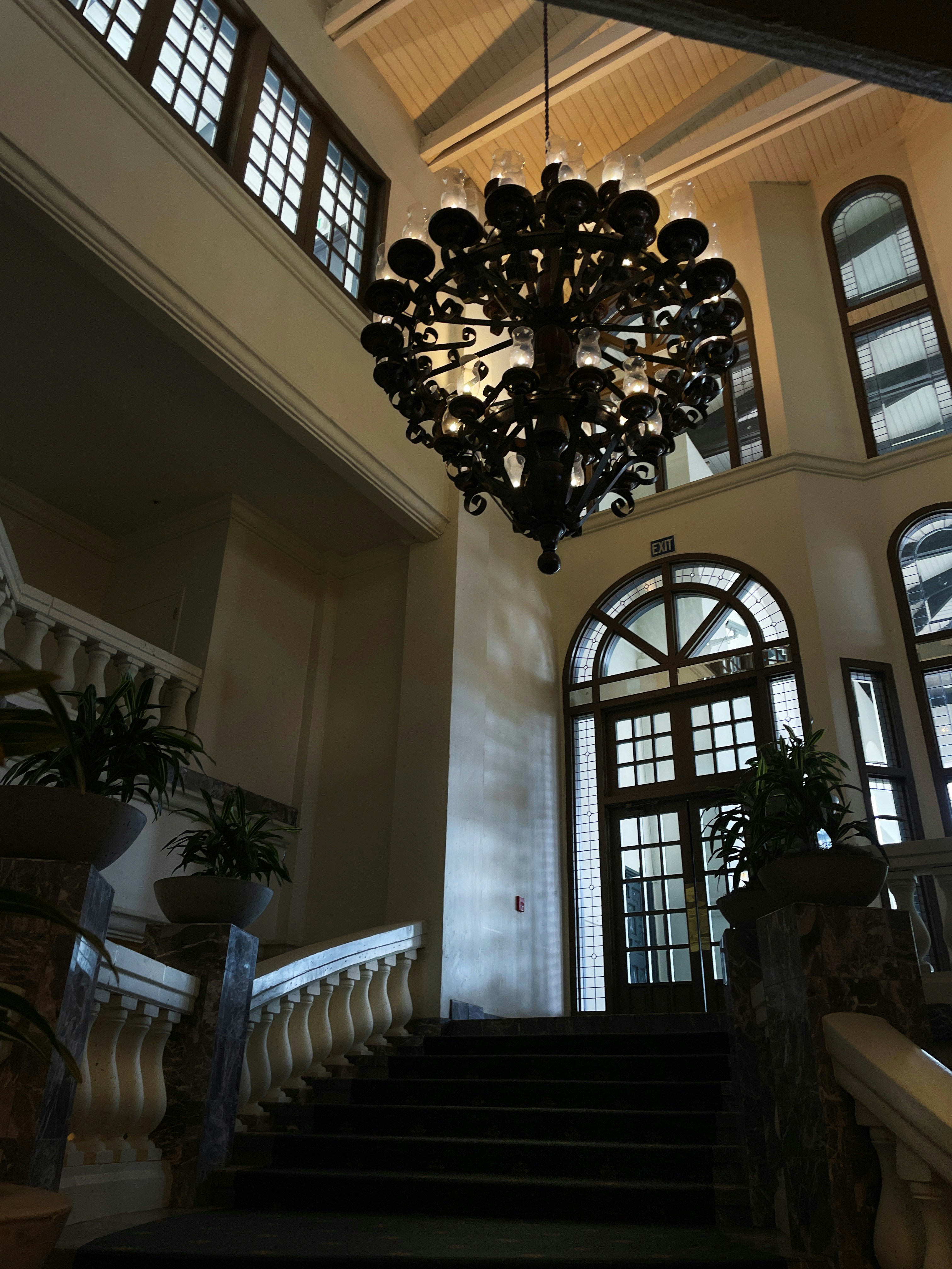 Illuminating Elegance: Vintage Large Chandeliers with K9 Crystal for Your Foyer