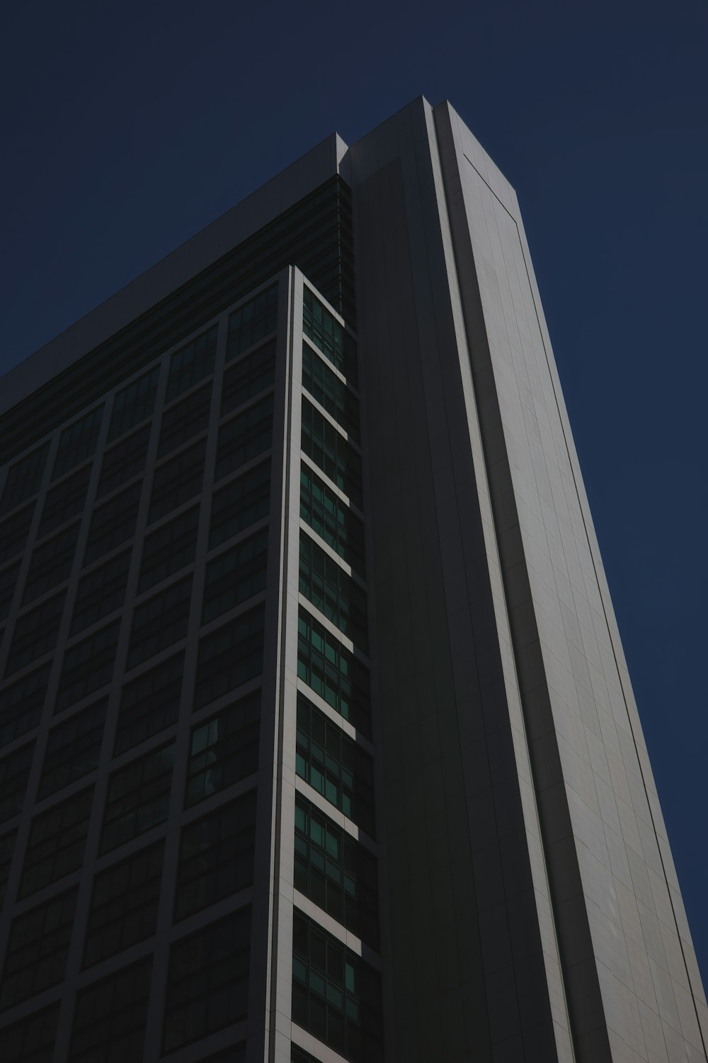 a tall building with lots of windows against a blue sky