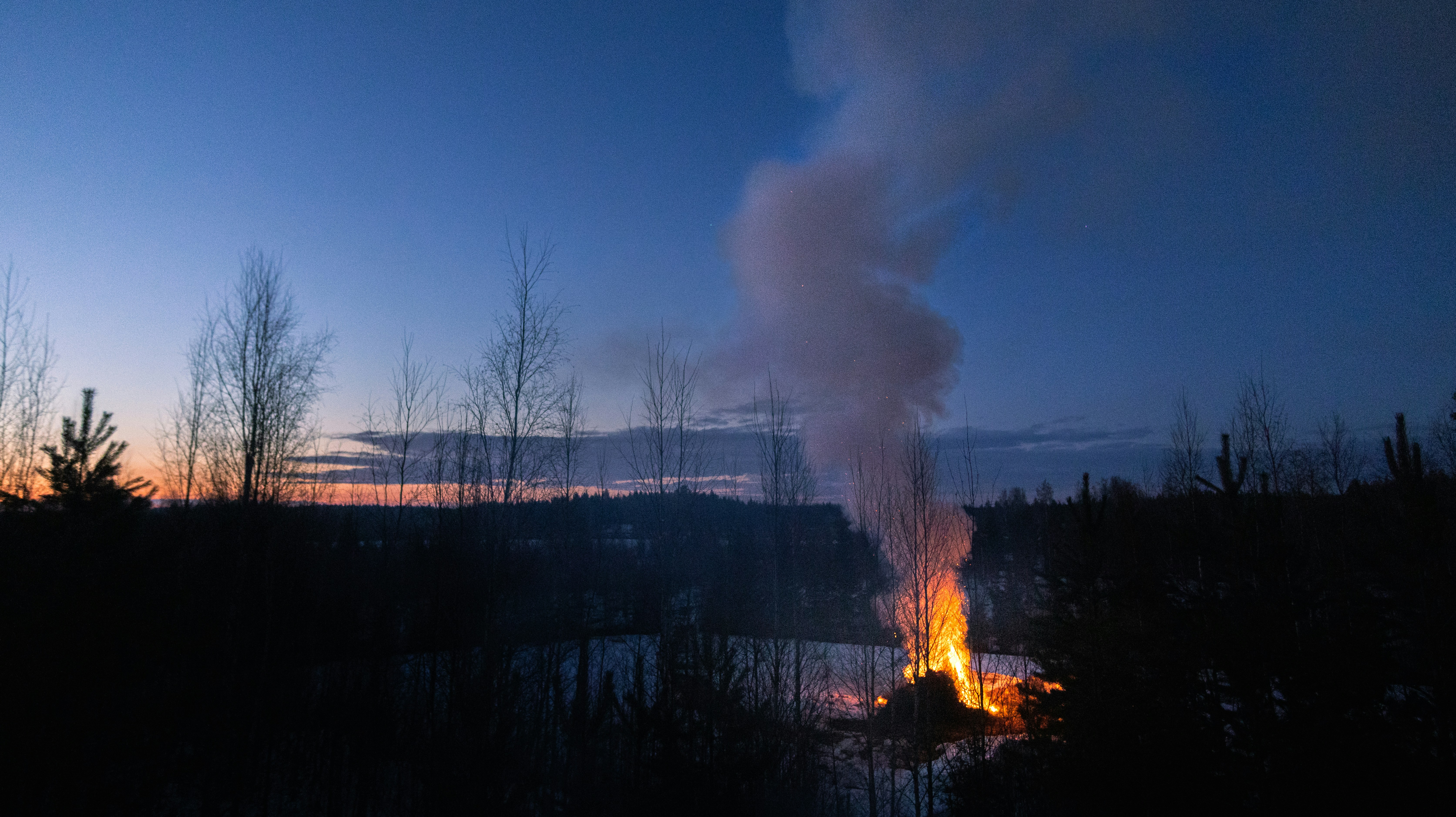 하늘에서 불길이 내리는 꿈의 의미와 해석