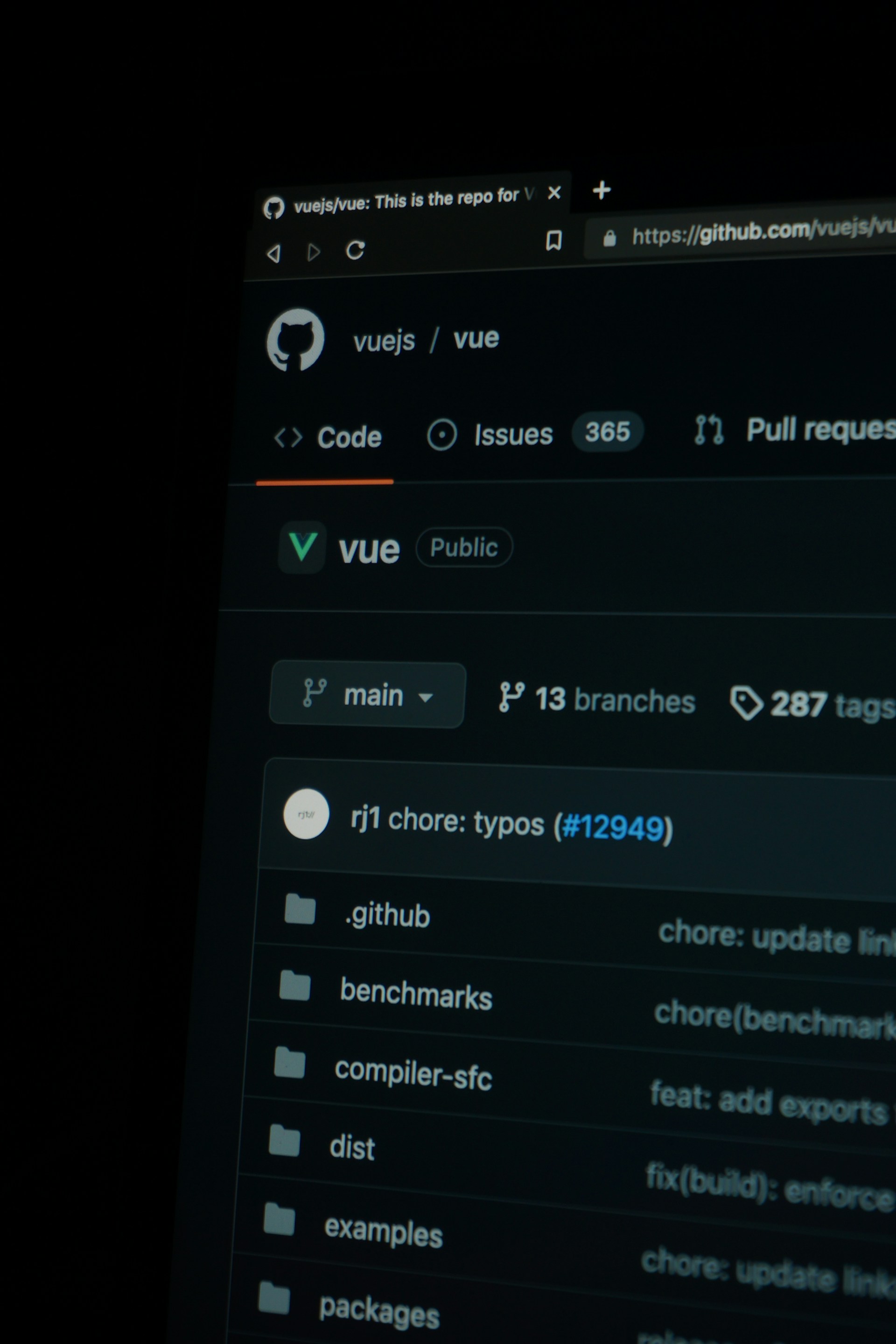 A screenshot of a GitHub repository page featuring the vue/vue project. The page shows various tabs such as Code, Issues, and Pull Requests. It highlights the number 365 under Issues. There is a list of folders including .github, benchmarks, compiler-sfc, dist, examples, and packages visible in the directory.