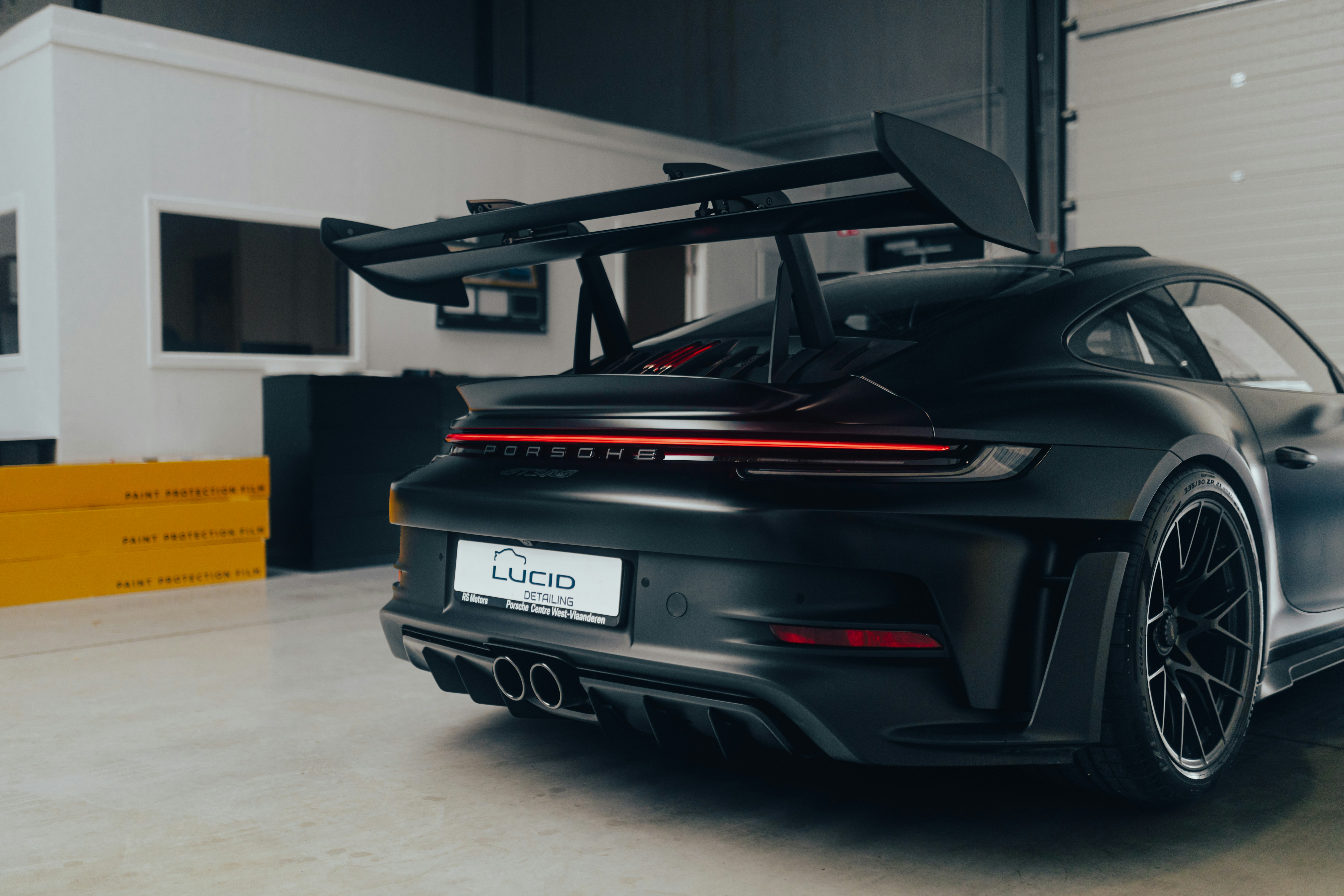 Photo by lorenzohamers