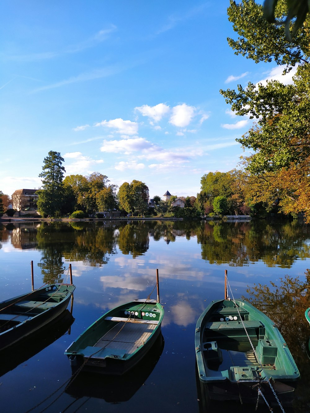 a group of boats floating on top of a lake