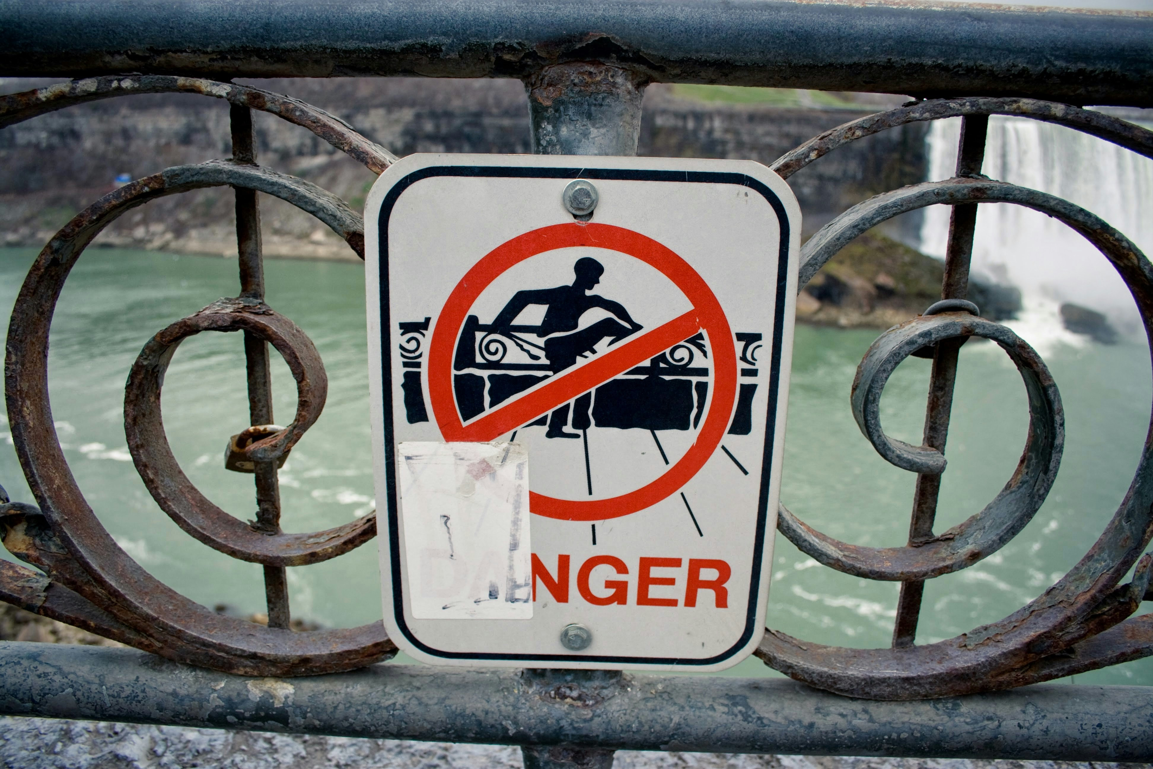 Twin Flame Red Flags: Recognizing the Warning Signs in Your Spiritual Connection