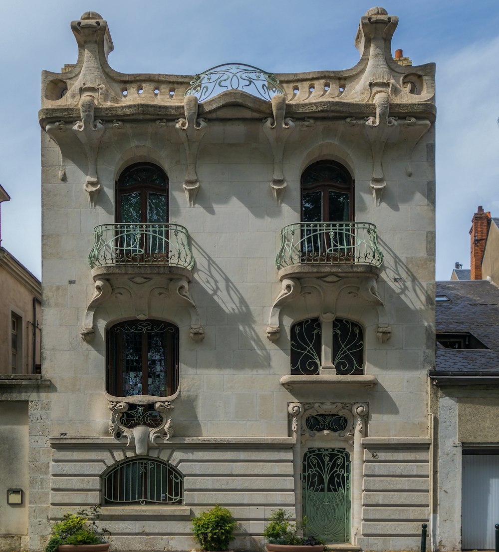 a large building with many windows and balconies