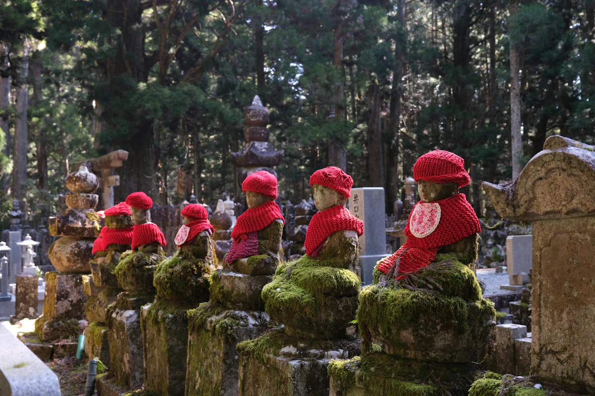 The six jizō statues among headstones in Okunoin cemetery