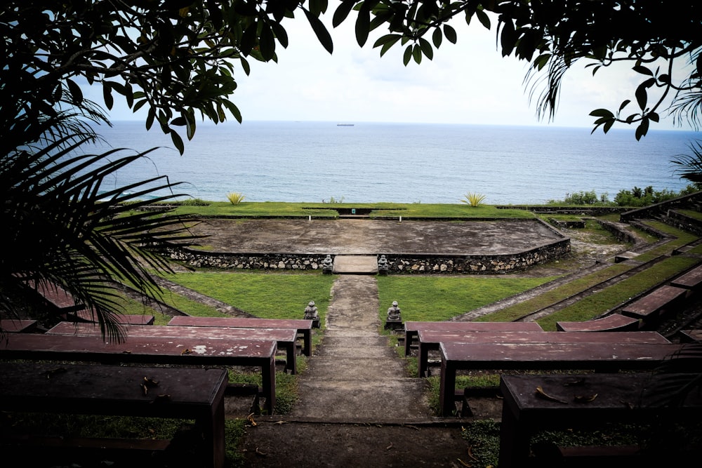 a group of benches sitting on top of a lush green field