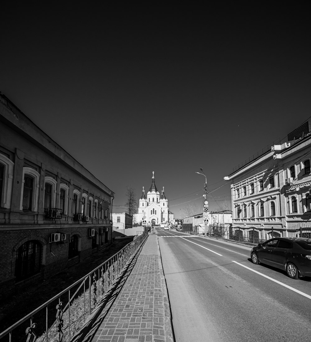 a black and white photo of a city street