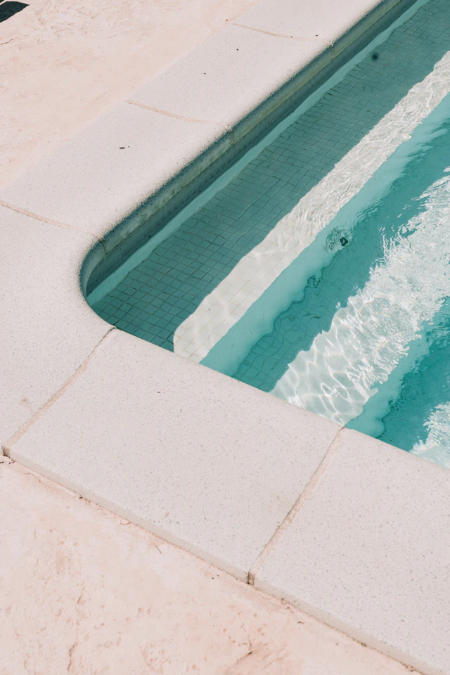 Travertine pool deck: example 3